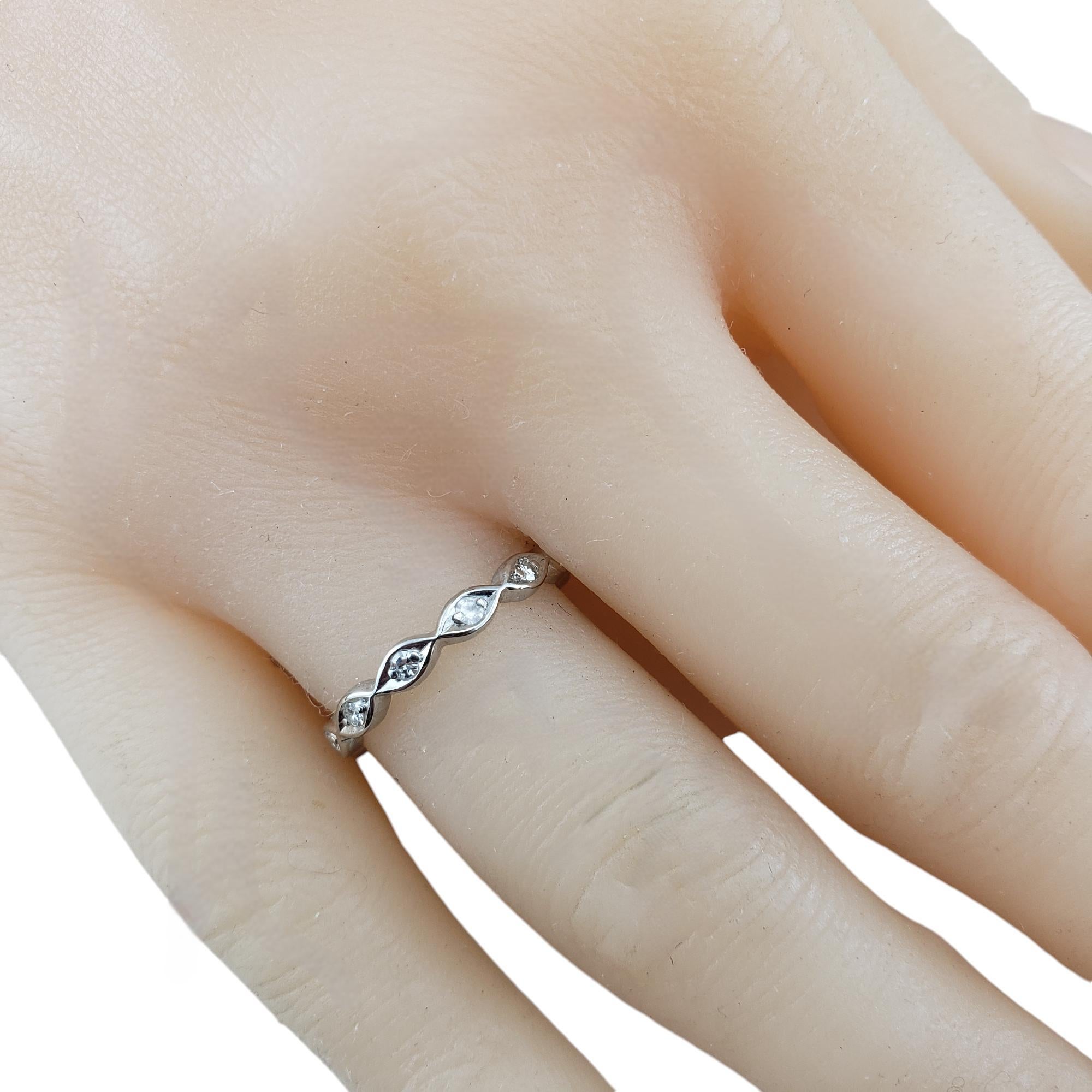 Bague à anneau en platine et diamants taille 6,25 n°18737 en vente 1