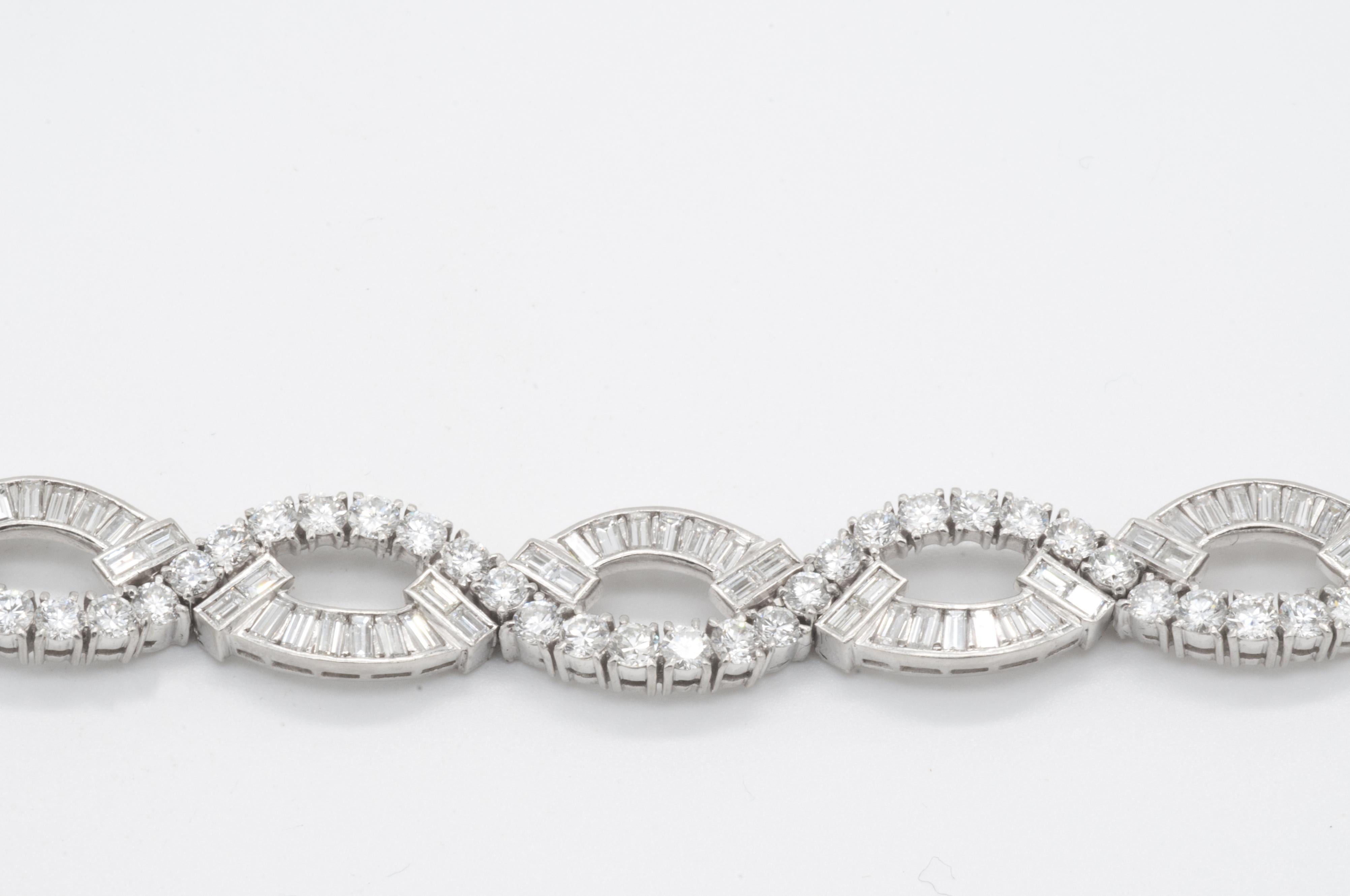 Platinum and Diamond Bracelet In Good Condition For Sale In Lewisburg, WV