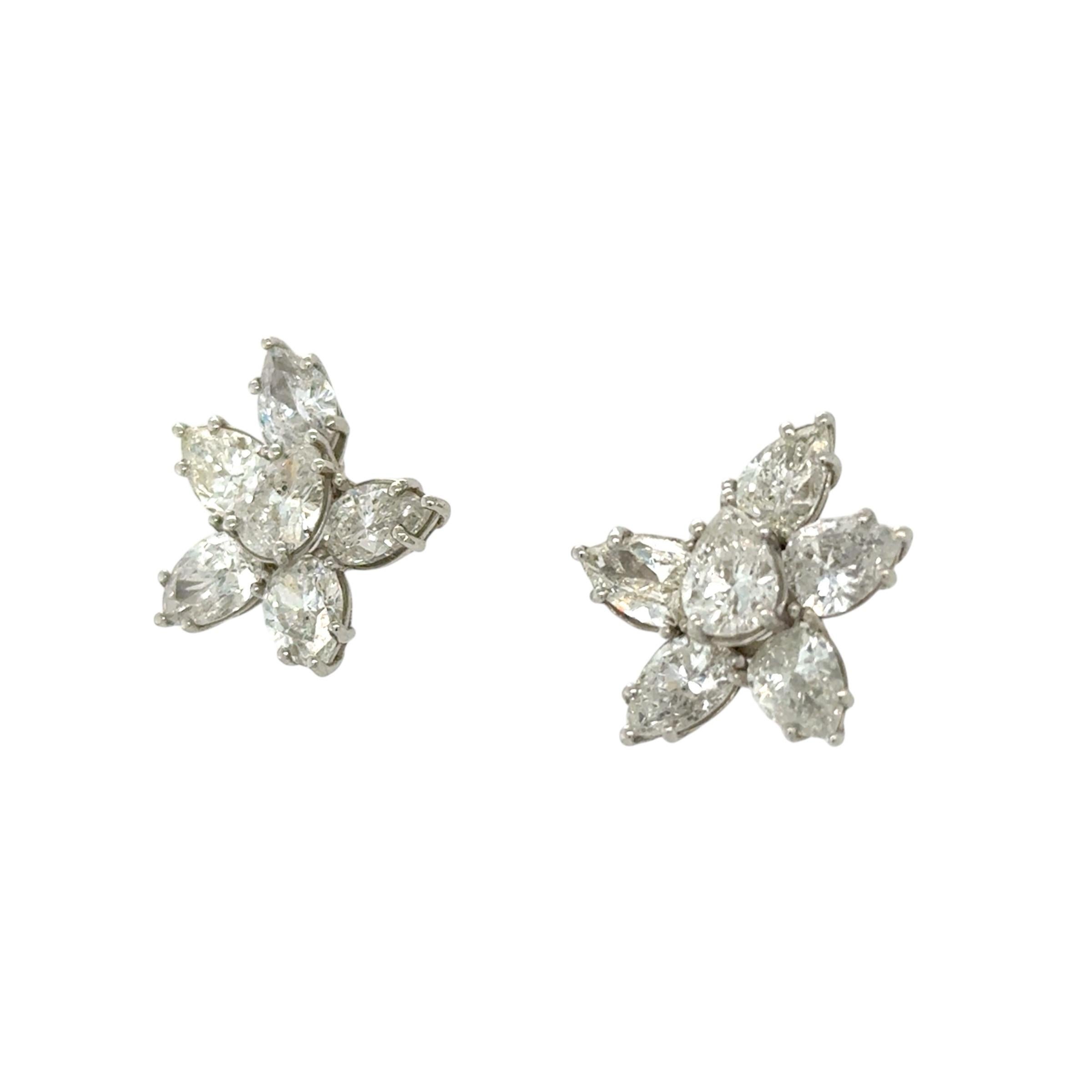 Contemporaneo Platinum and Diamond Cluster Earrings in vendita