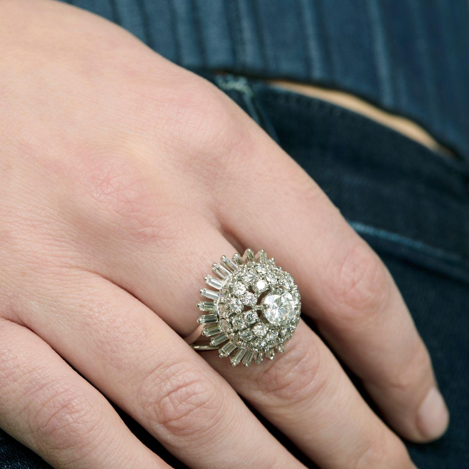 Bague cocktail en platine et diamant Bon état - En vente à Weston, MA