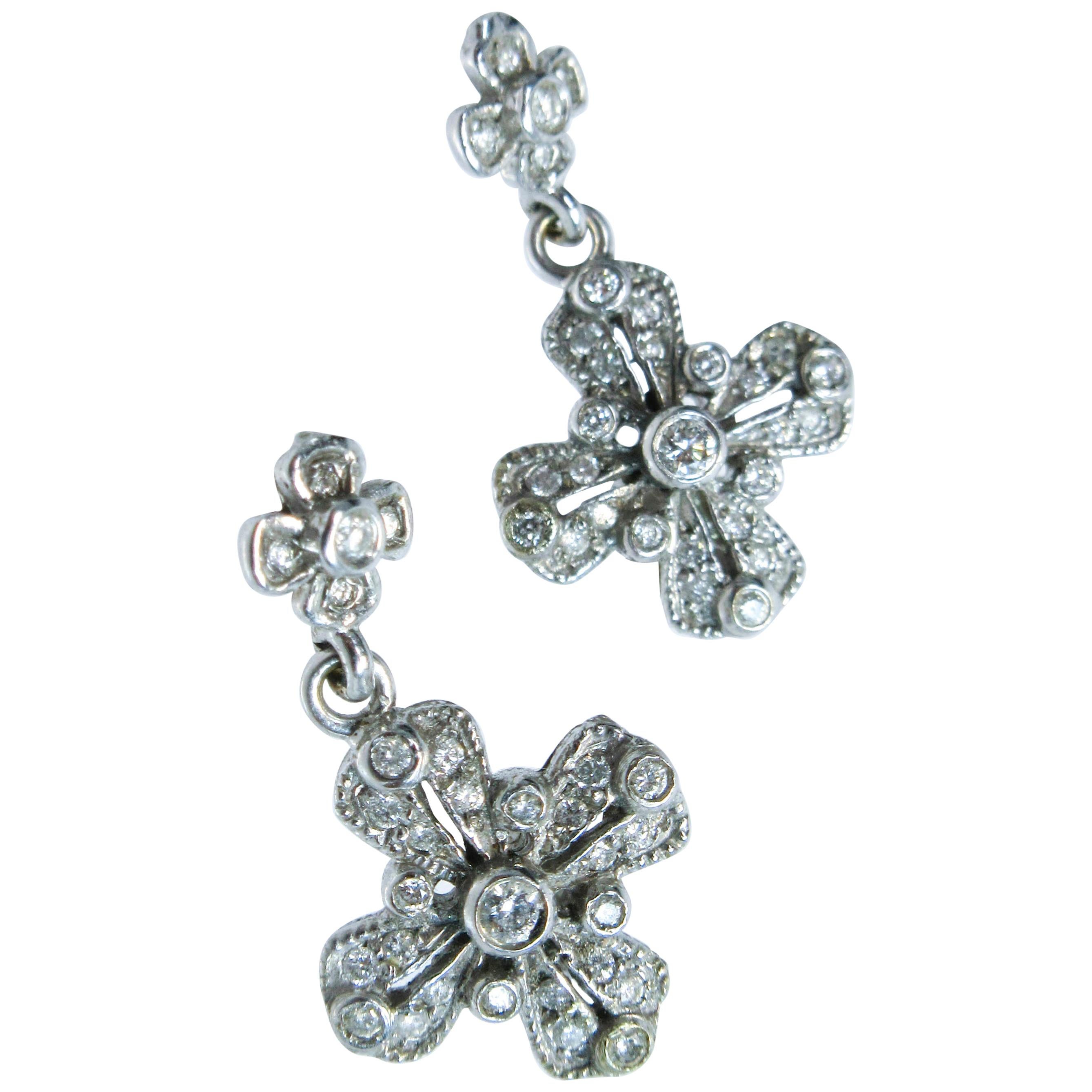 Boucles d'oreilles pendantes platine et diamant en vente