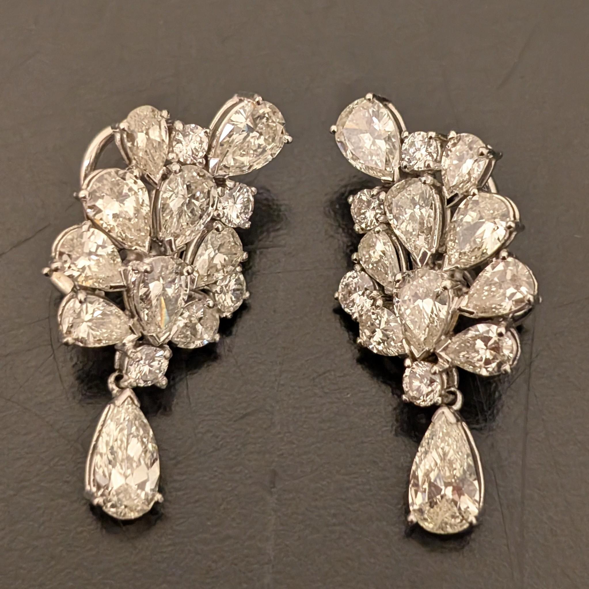 Orecchini pendenti in platino e diamanti In condizioni ottime in vendita a New York, NY