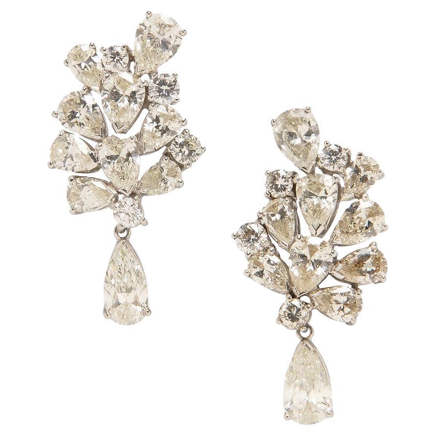 Orecchini pendenti in platino e diamanti in vendita