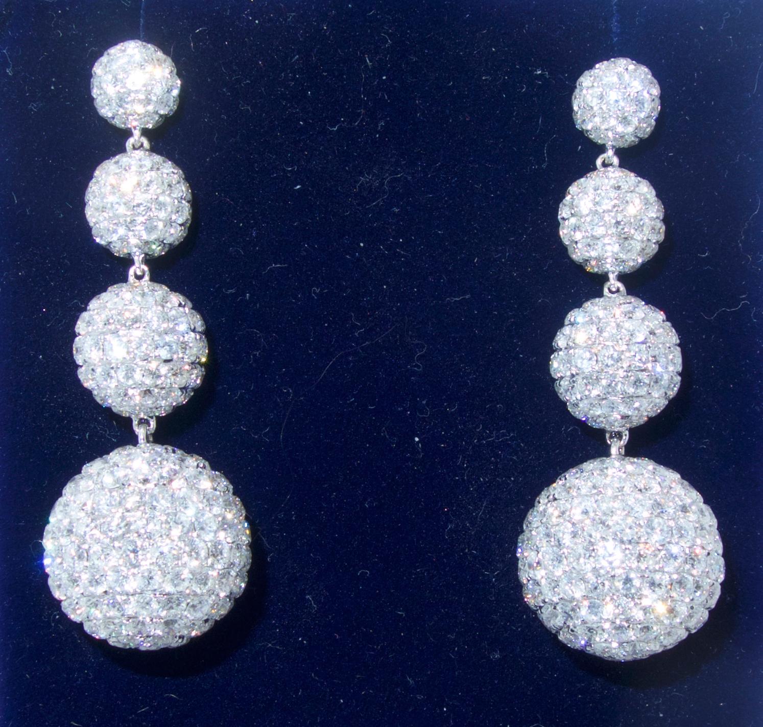 Platinum and Diamond Earrings In Excellent Condition In Aspen, CO