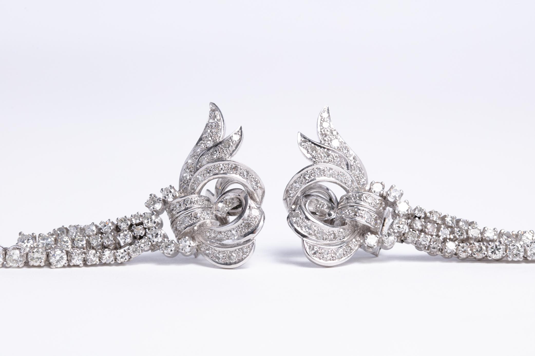 Ohrringe aus Platin und Diamanten im Zustand „Hervorragend“ im Angebot in Saint Louis, MO