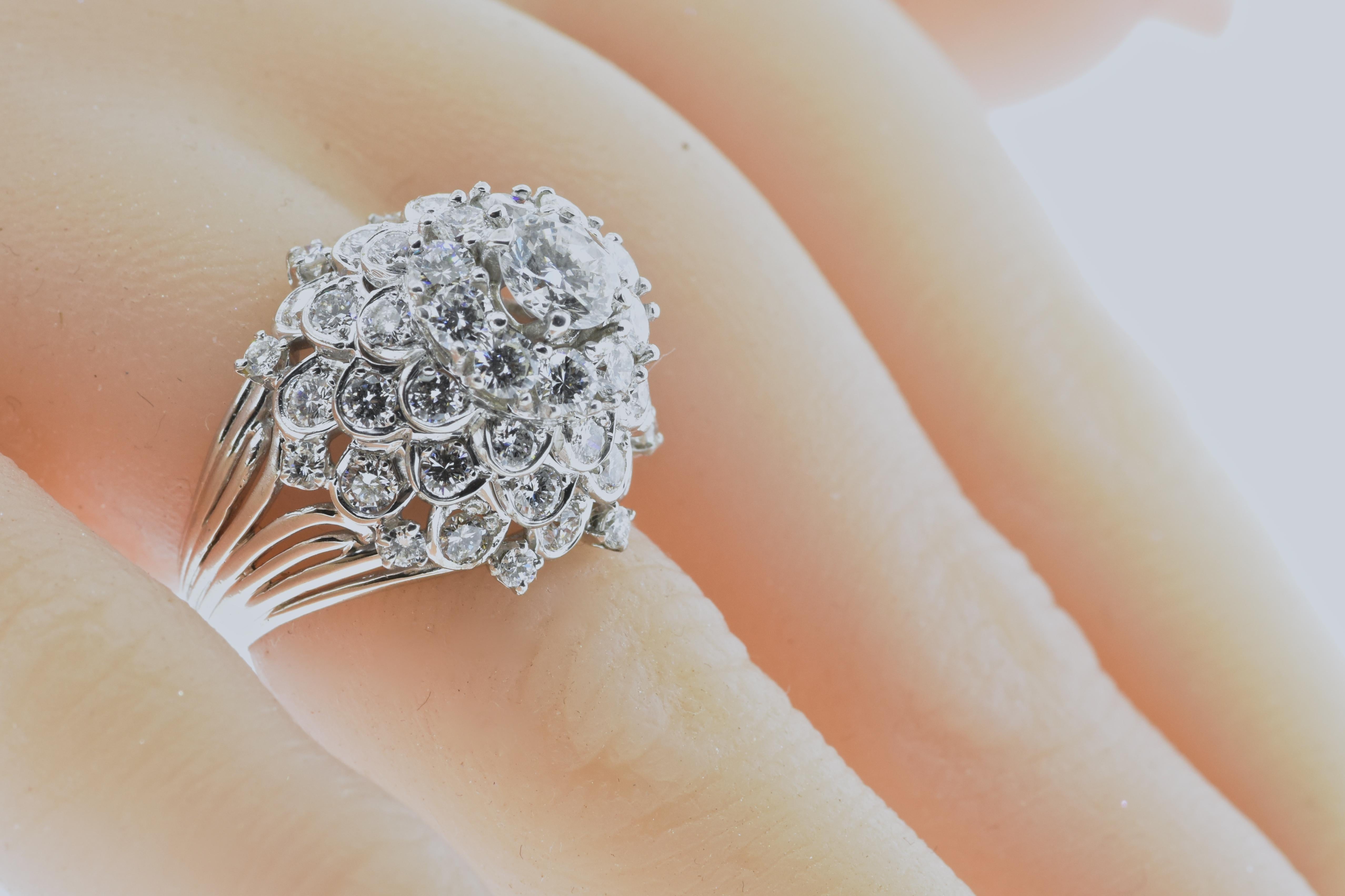 Feiner Vintage-Ring aus Platin und Diamanten, handgefertigt, um 1960 (Brillantschliff) im Angebot