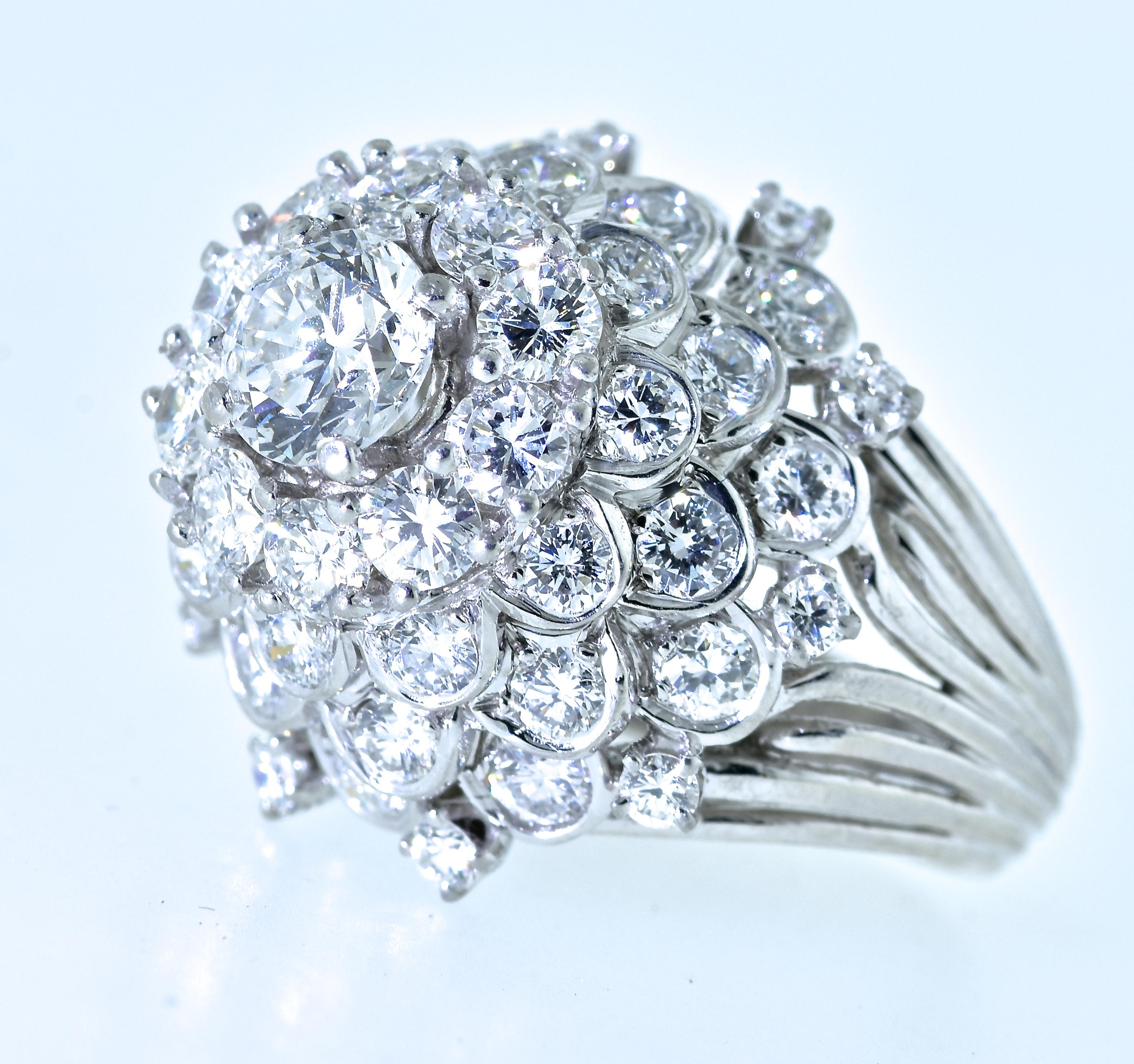 Platin und Diamant Feiner handgefertigter Vintage-Ring, um 1960 (Brillantschliff) im Angebot