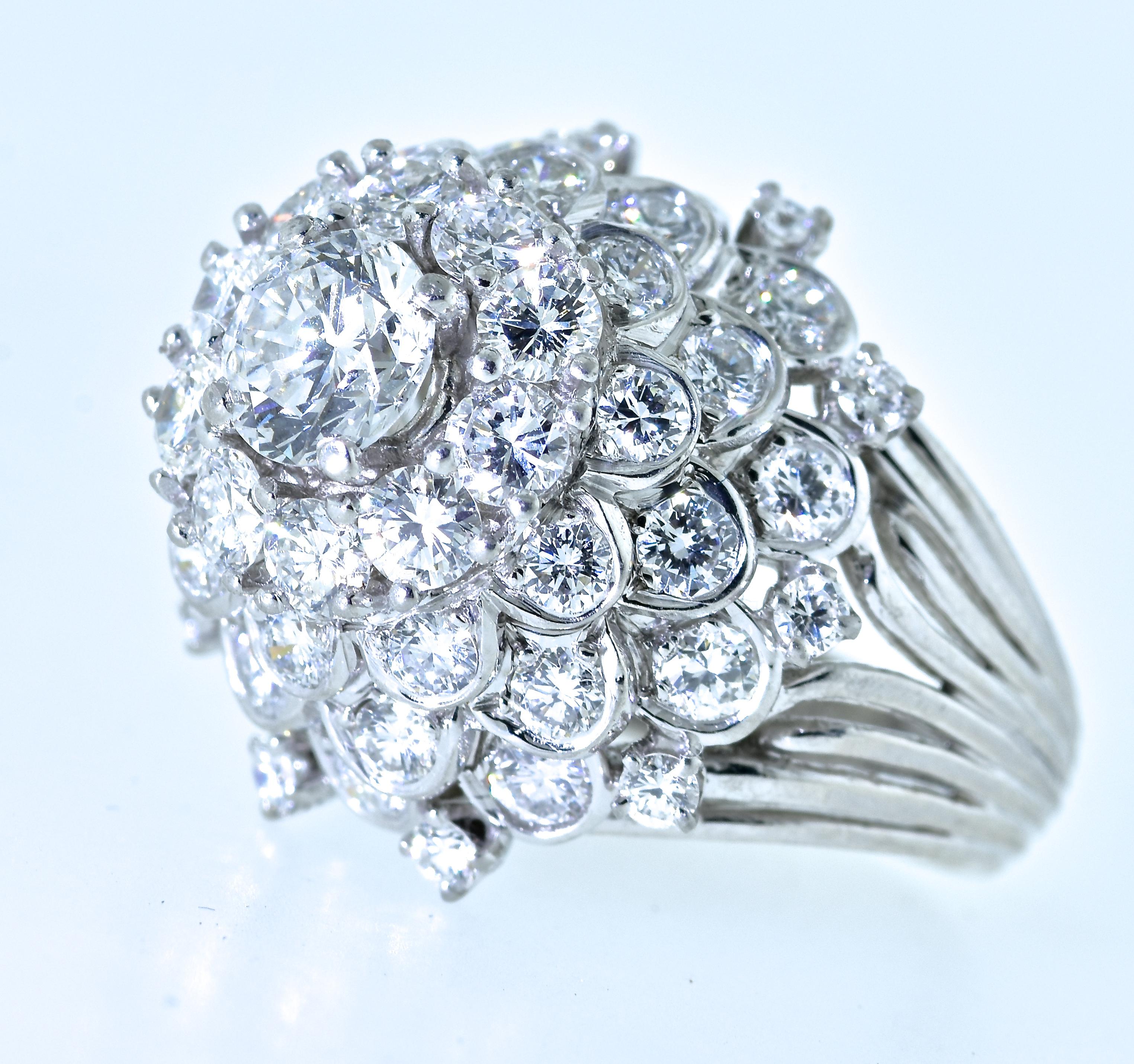 Platin und Diamant Feiner handgefertigter Vintage-Ring, um 1960 (Brillantschliff)