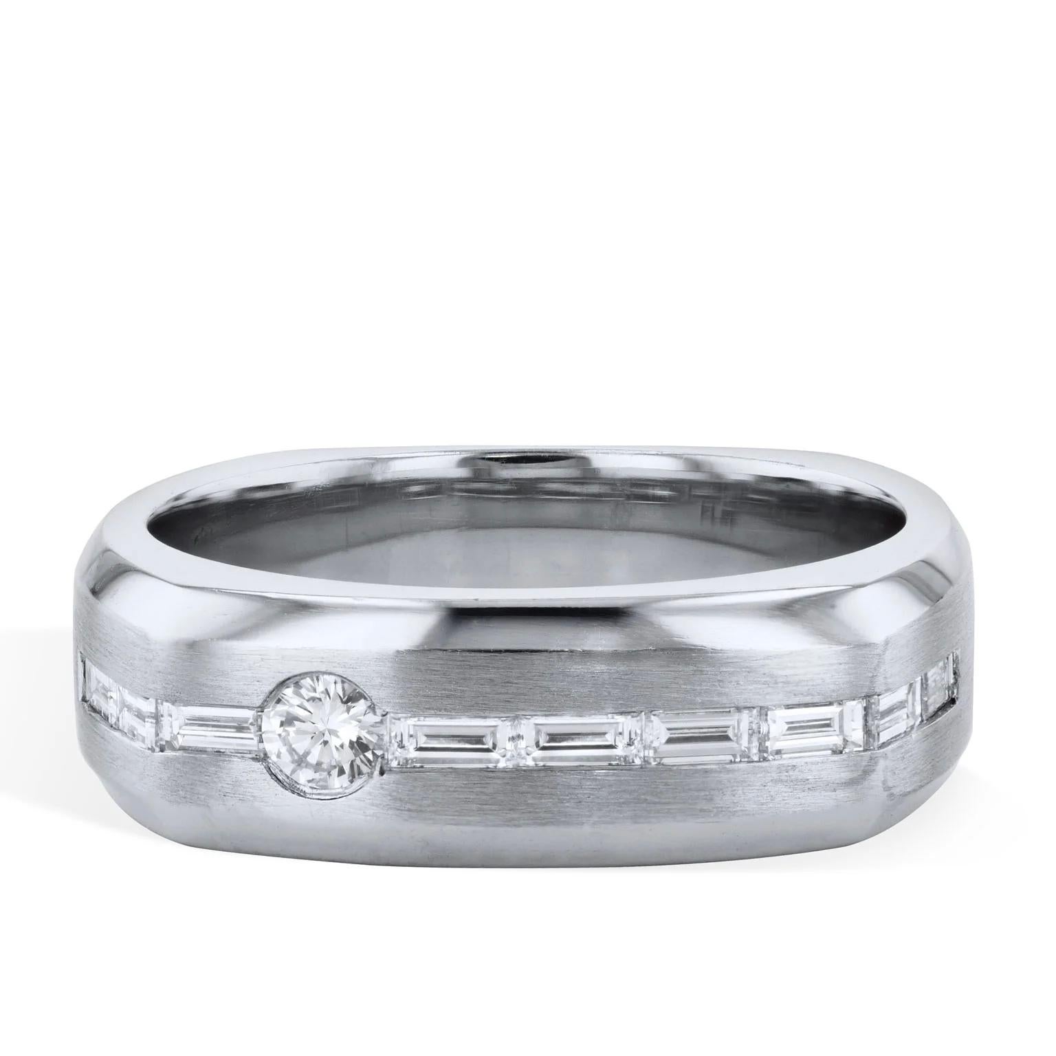 This Platinum and Diamond Men's Ring is simply stunning! Featuring 9 dazzling baguette diamonds, plus a round Brilliant Cut diamond. Handmade by H&H Jewels
Platinum and Diamond Men's Ring
9pcs baguette diamonds 
0.50cts
round Brilliant Cut diamond: