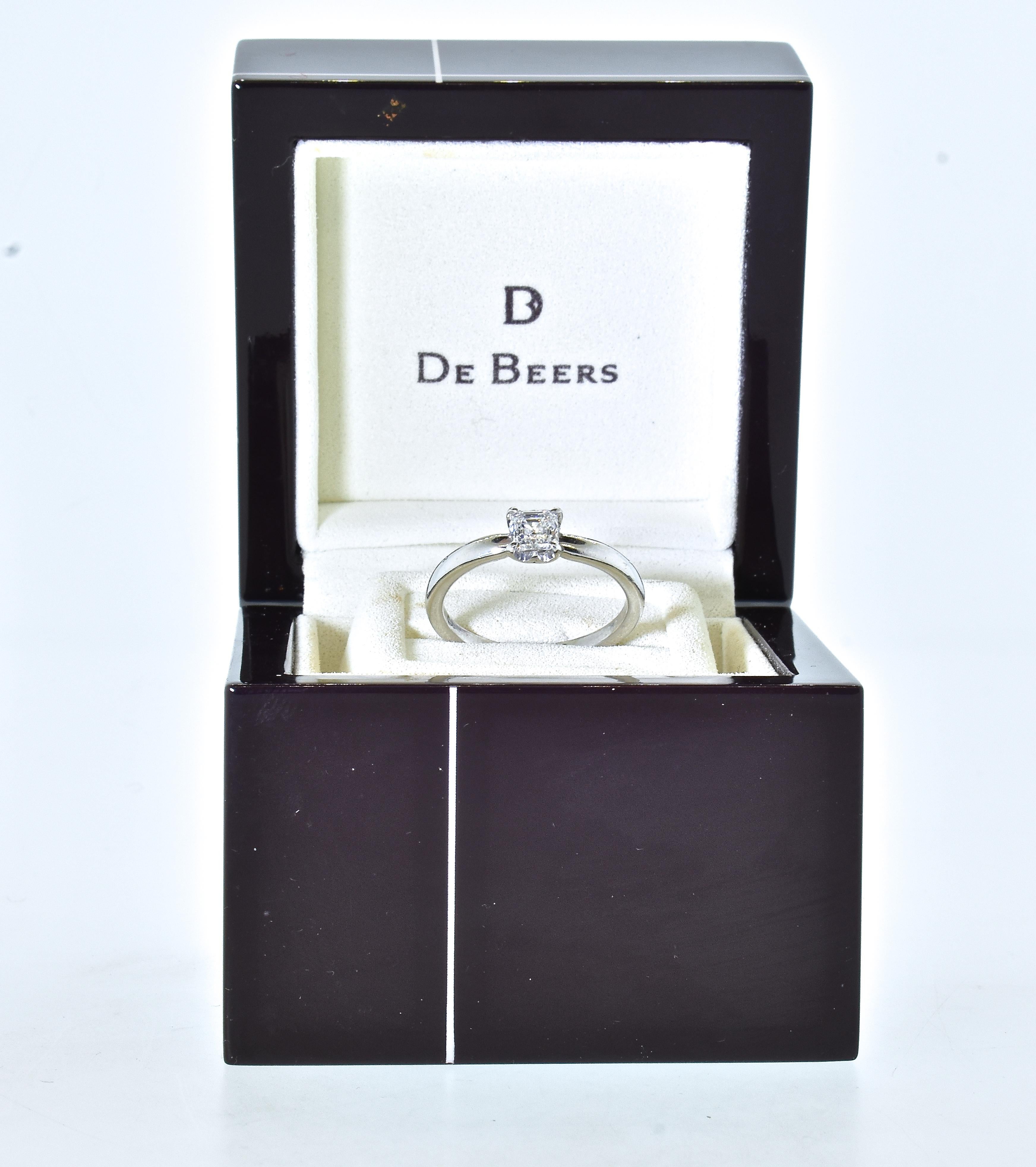 Bague en platine et diamants par De Beers Excellent état - En vente à Aspen, CO