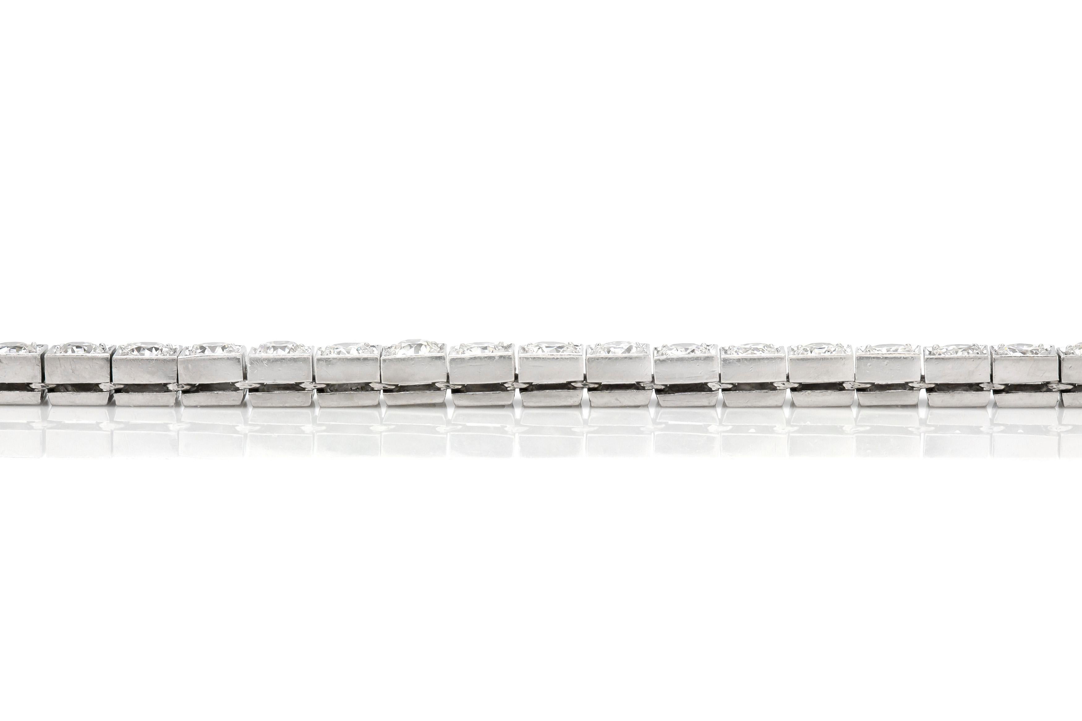 Platinum and Diamond Straight Line Bracelet In Good Condition In New York, NY