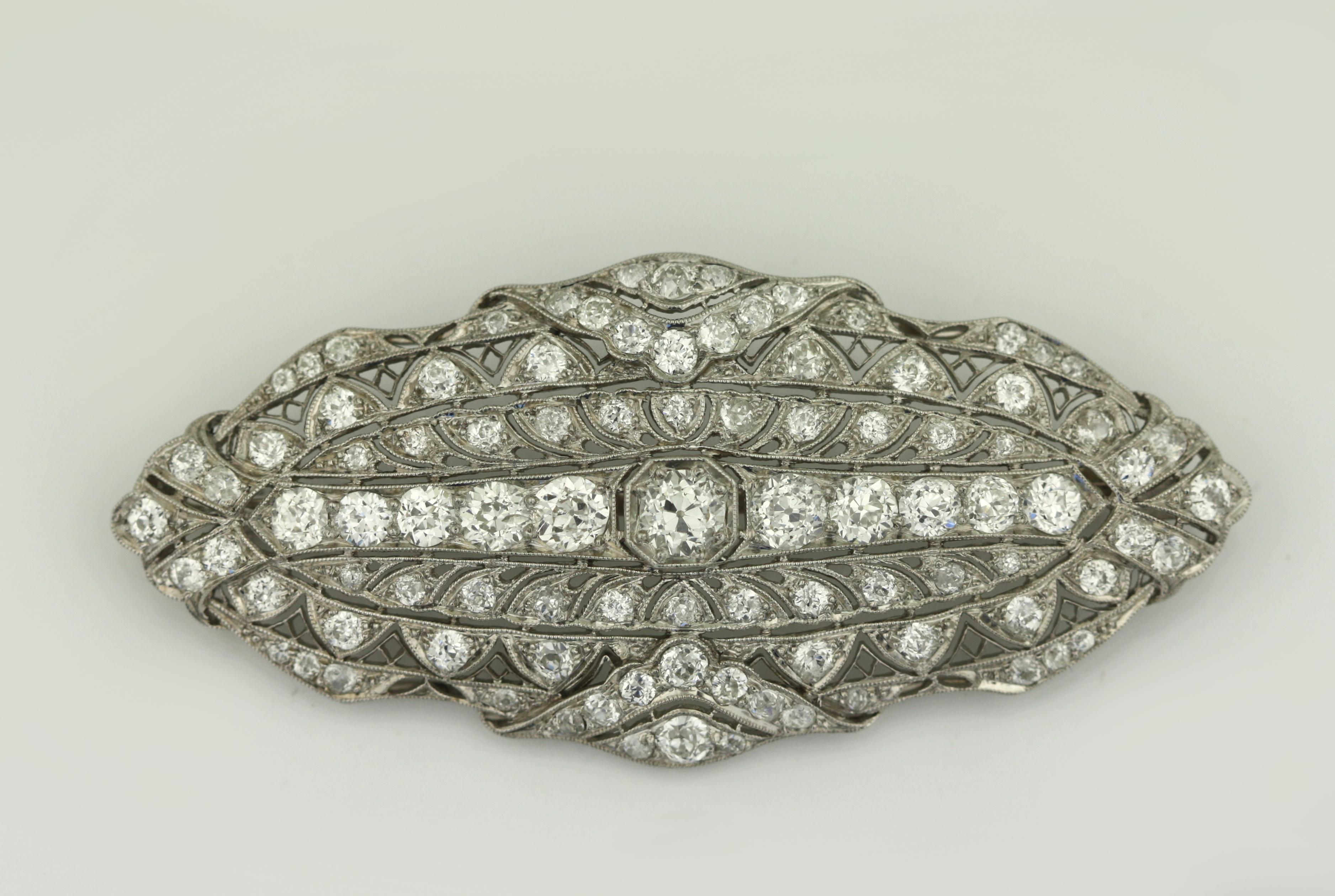 Platinum and Diamond Vintage Brooch In Good Condition For Sale In Palm Beach, FL