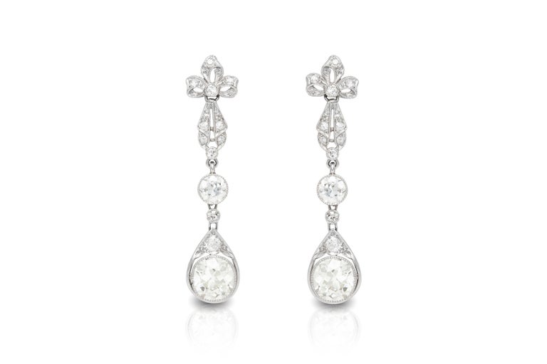 Platinum and Diamonds Droop Earrings For Sale at 1stDibs