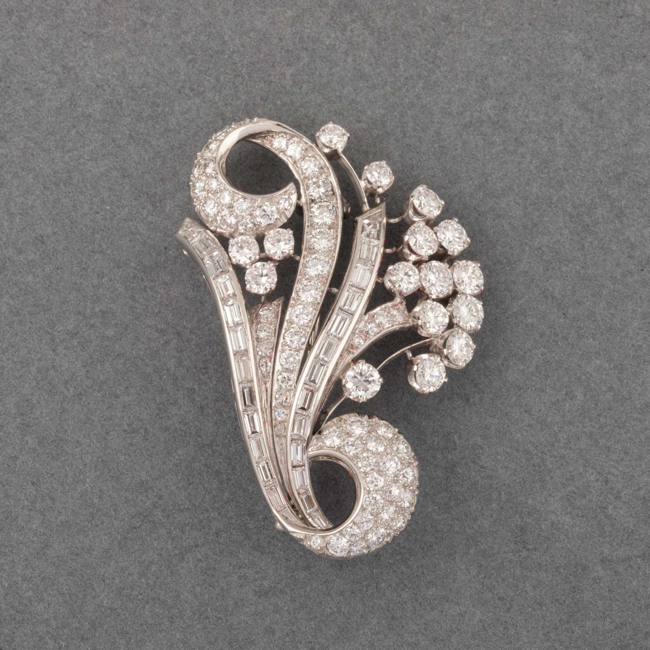 One very elegant brooch, made in France circa 1950.

5 carats of beautiful diamonds. Mounted in white gold 18k.

5 cm height.

Weight: 18.60grams