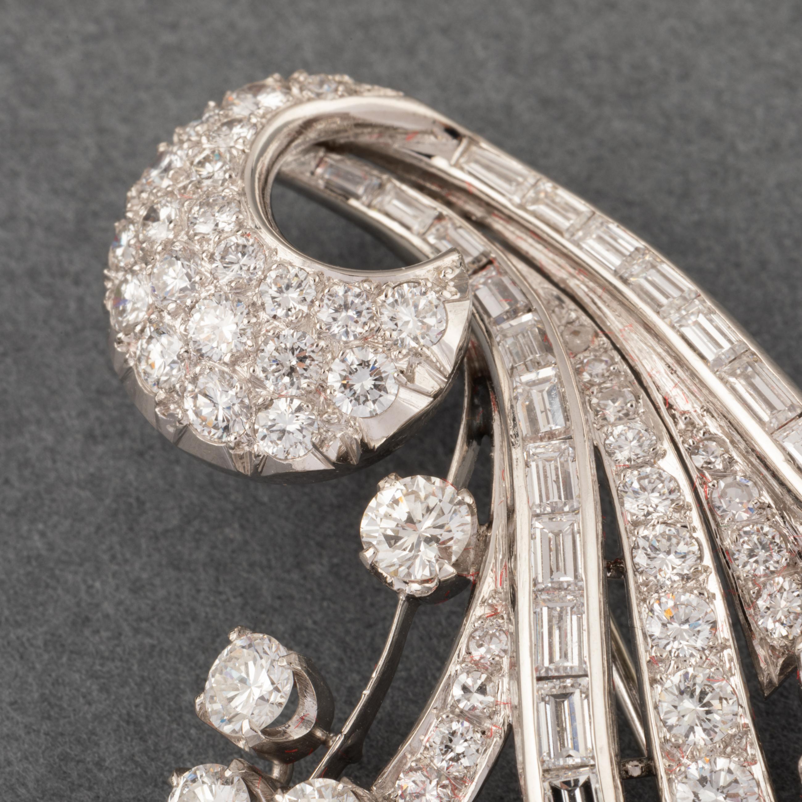 Platinum and Diamonds French Retro Brooch For Sale 2