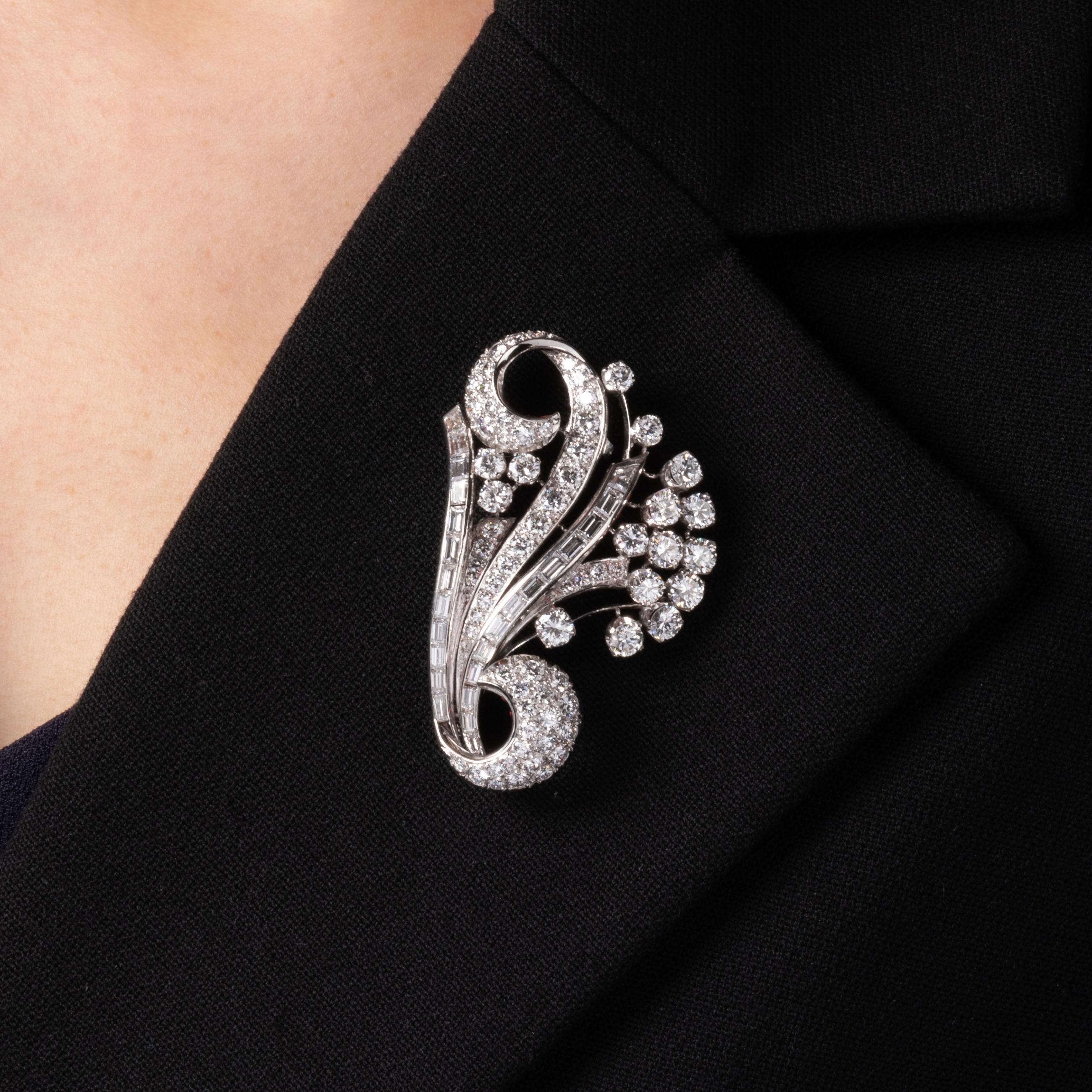 Platinum and Diamonds French Retro Brooch For Sale 4