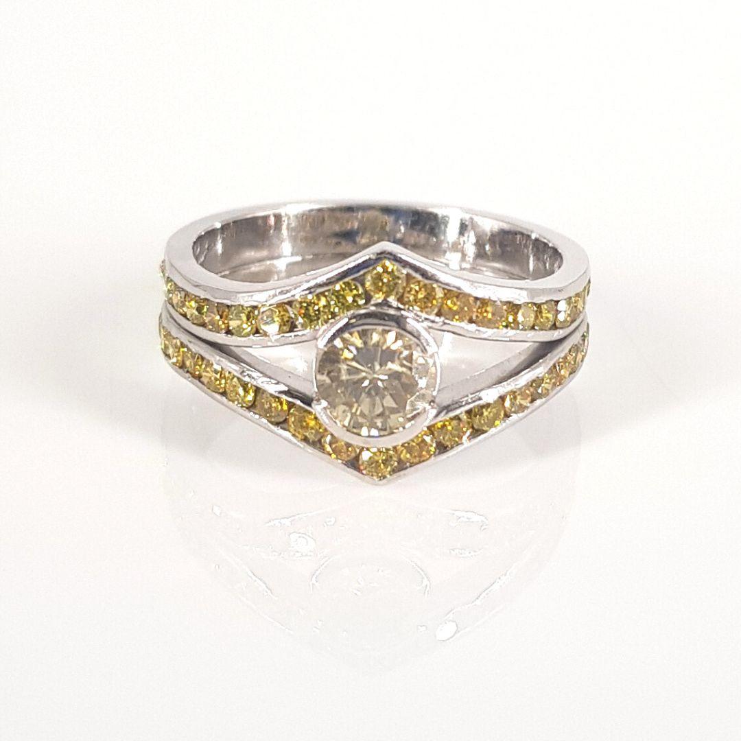 Platinum and Fancy Yellow Diamond Ring In Excellent Condition For Sale In Cape Town, ZA