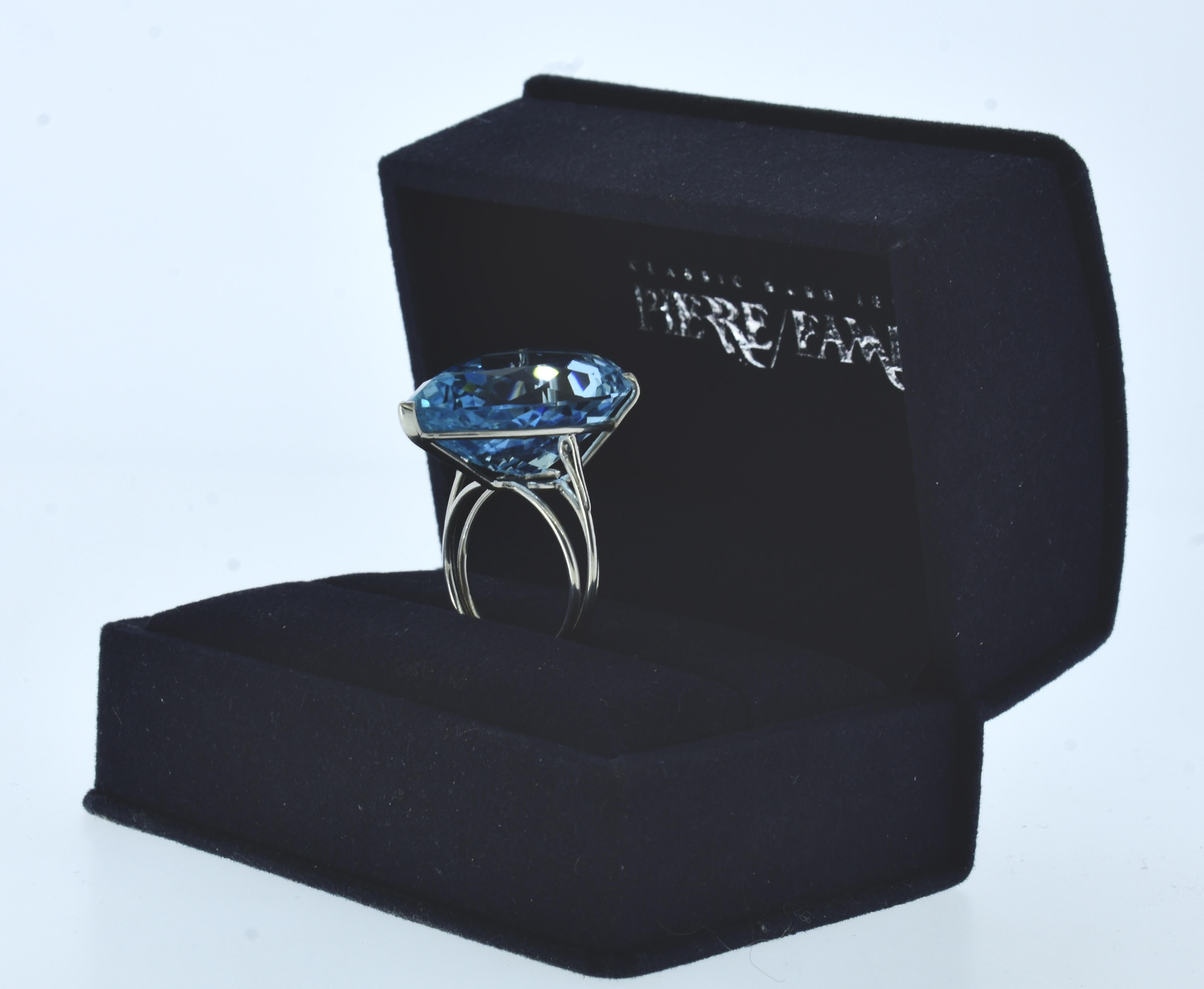 Platinum and Fine 29.31 ct. Santa Maria Aquamarine Ring by Pierre/Famille For Sale 1