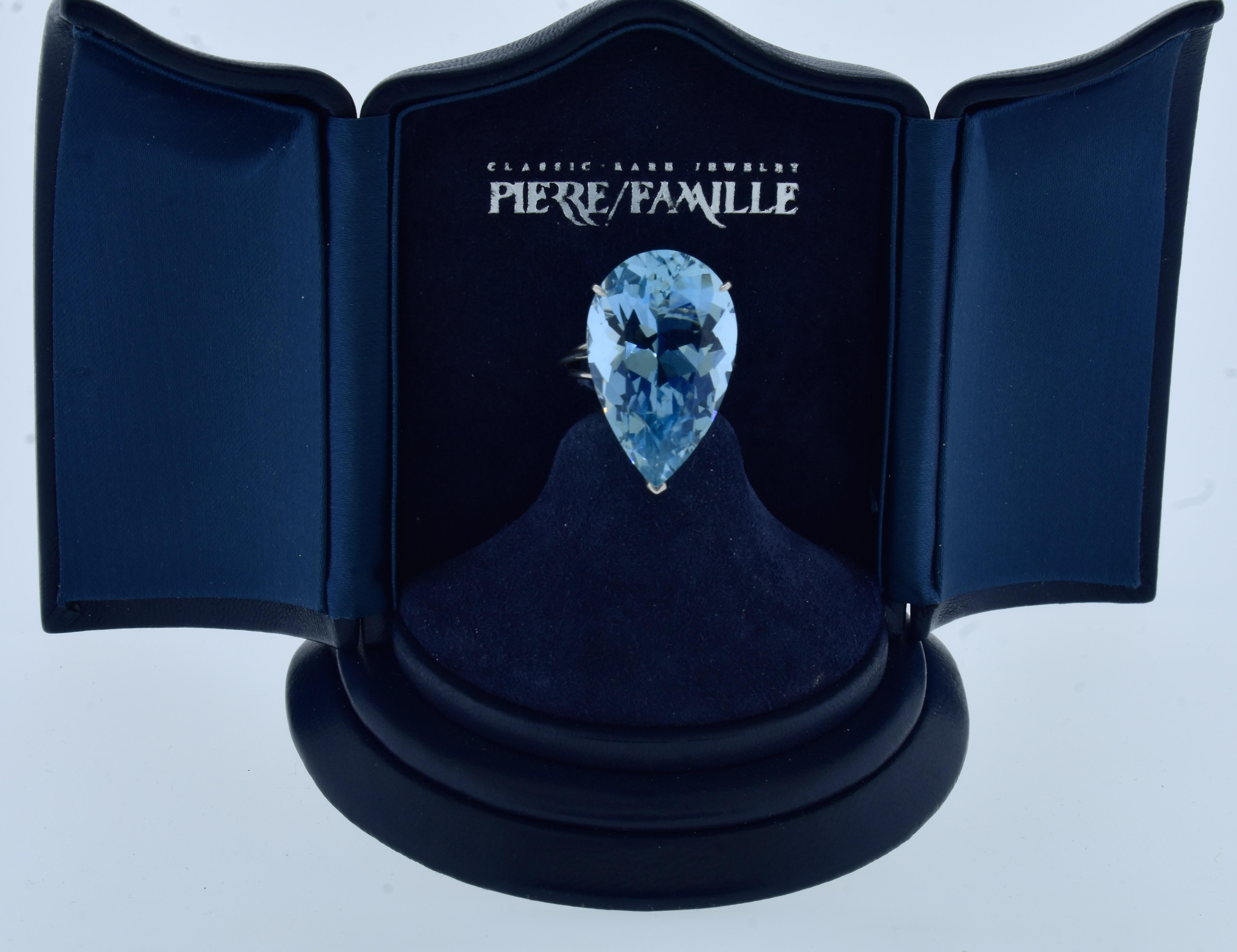 Platinum and Fine 29.31 ct. Santa Maria Aquamarine Ring by Pierre/Famille For Sale 2