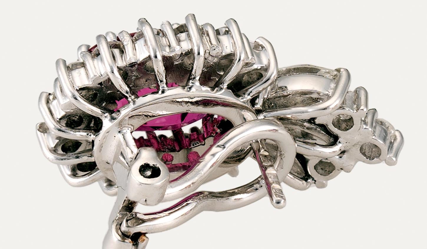 Taglio brillante Orecchini a goccia in platino e oro con tormaline rosa e diamanti in vendita