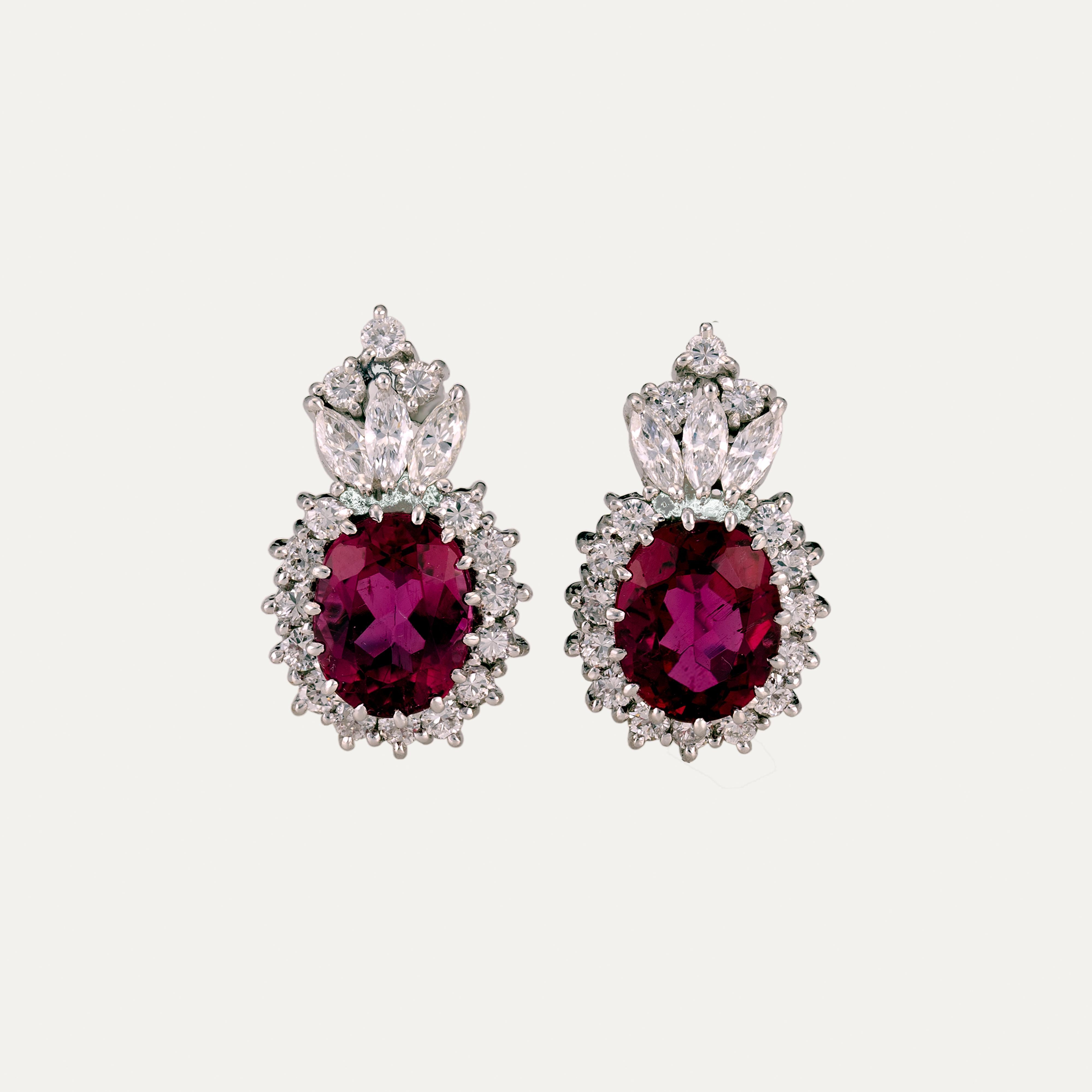 Orecchini a goccia in platino e oro con tormaline rosa e diamanti in vendita