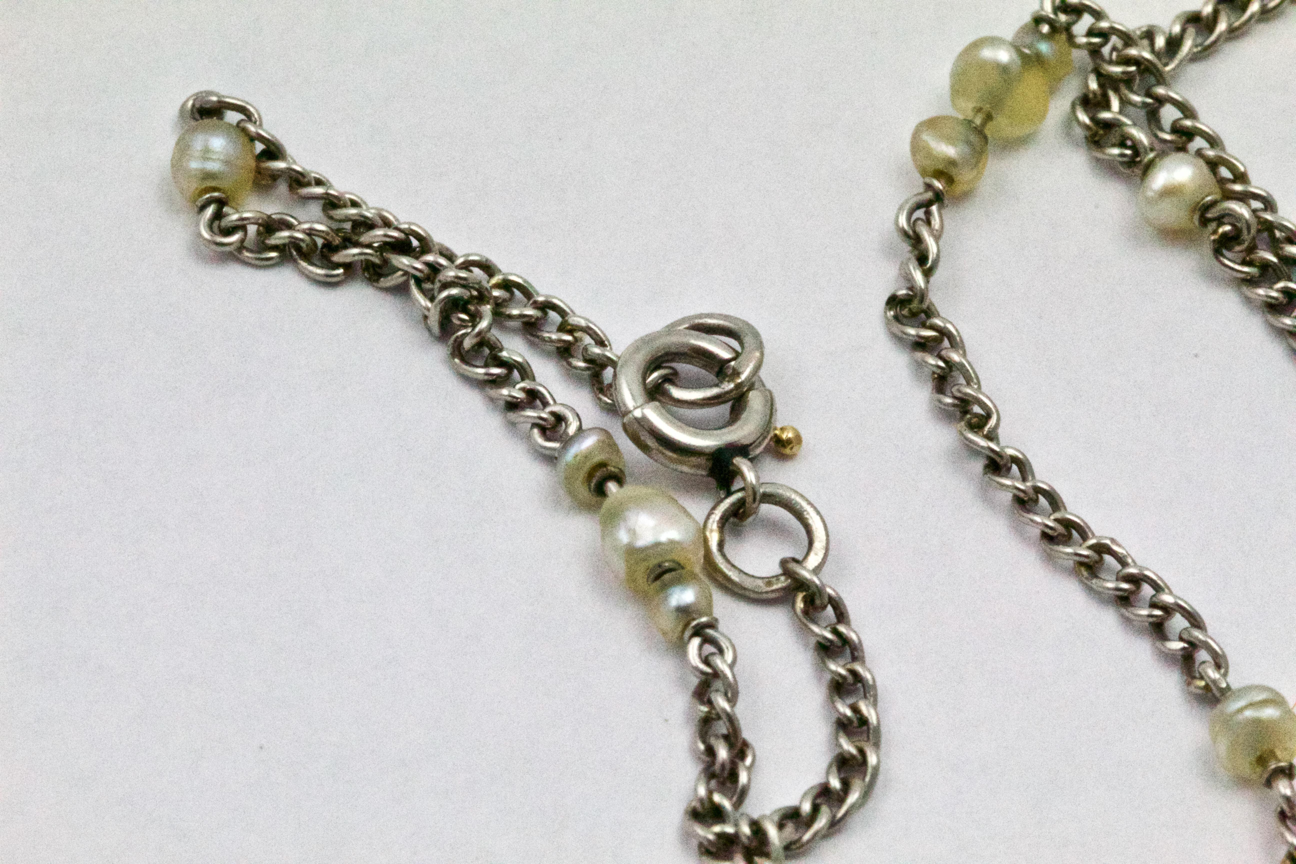 Platinum and Pearl Long Guard Art Deco Chain For Sale 3