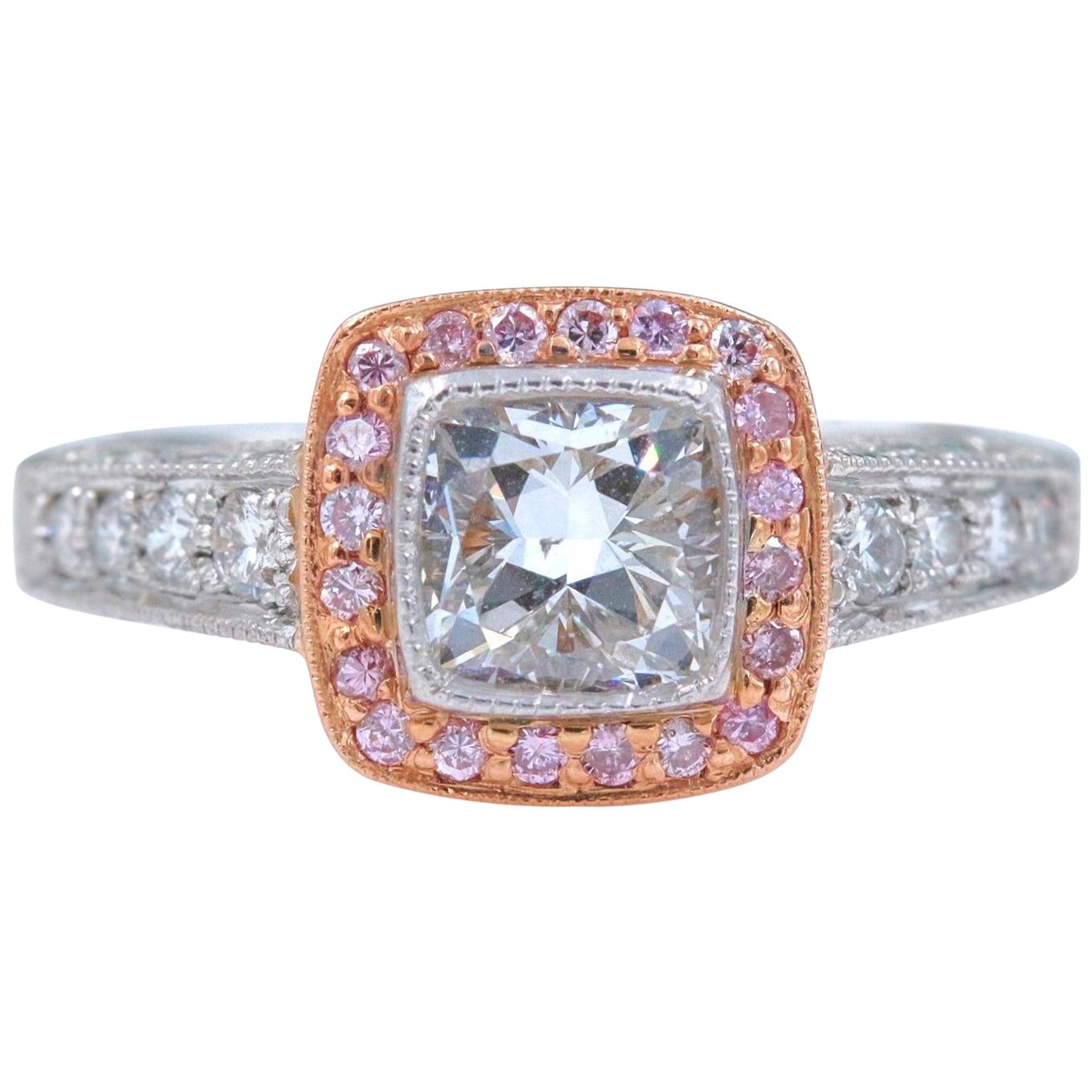 Verlobungsring aus Platin und Roségold mit Diamanten im Kissenschliff und rosa Diamanten