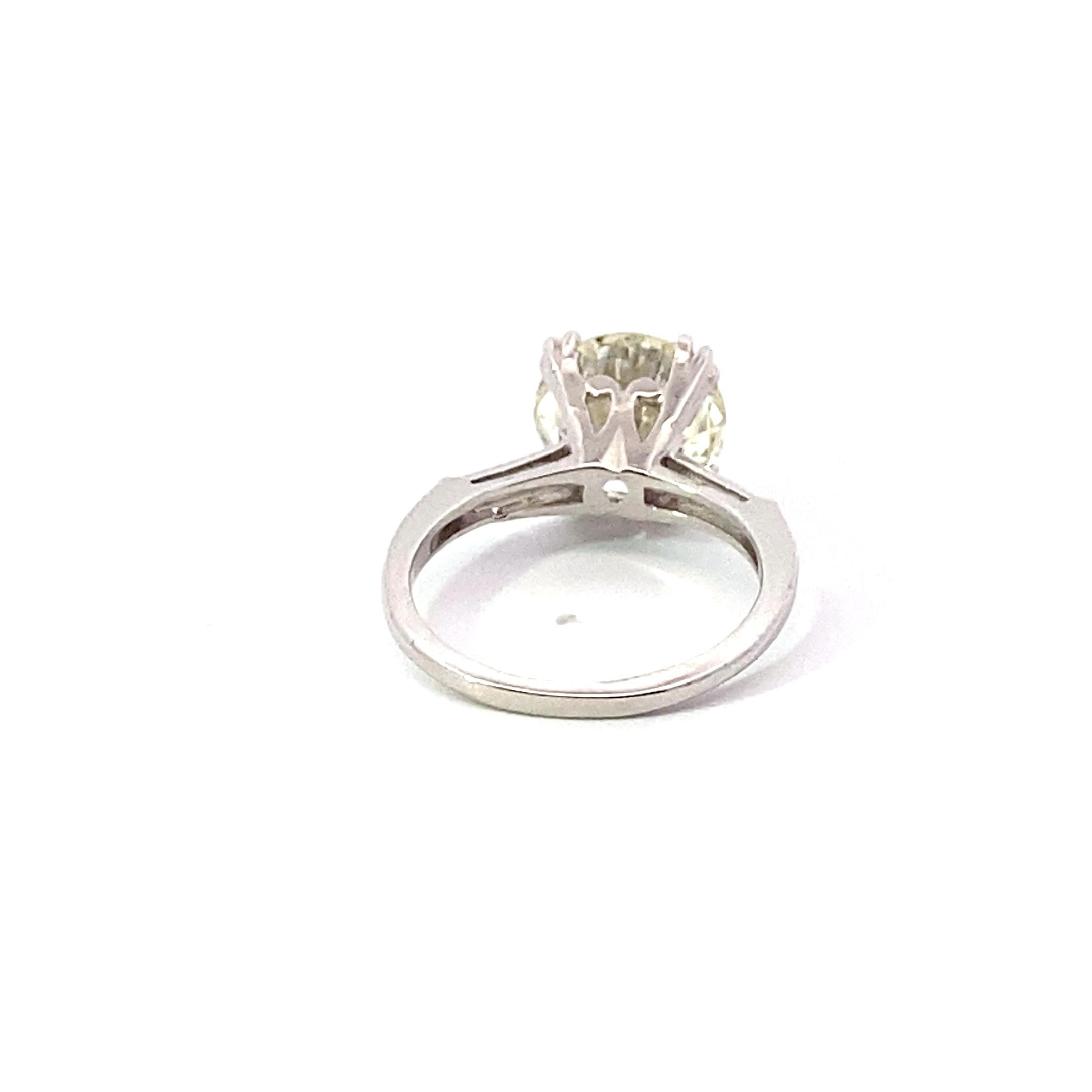 Bague en platine et diamant rond de taille Brilliante 4,23 carats Excellent état - En vente à Palm Desert, CA
