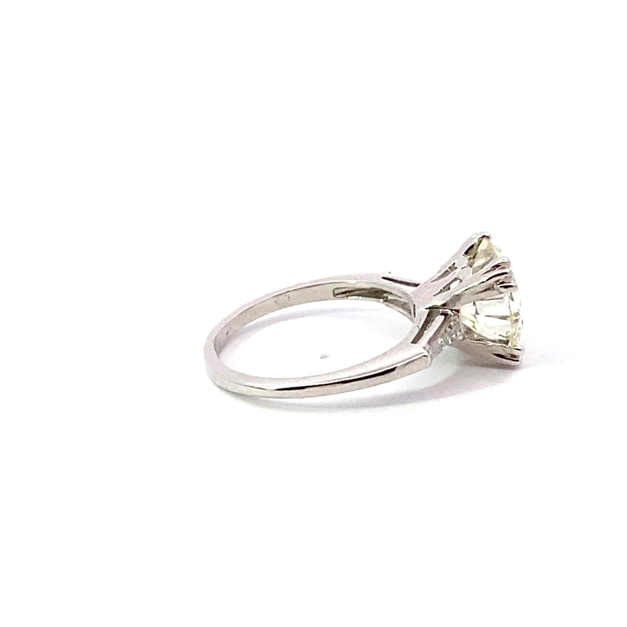 Bague en platine et diamant rond de taille Brilliante 4,23 carats Unisexe en vente