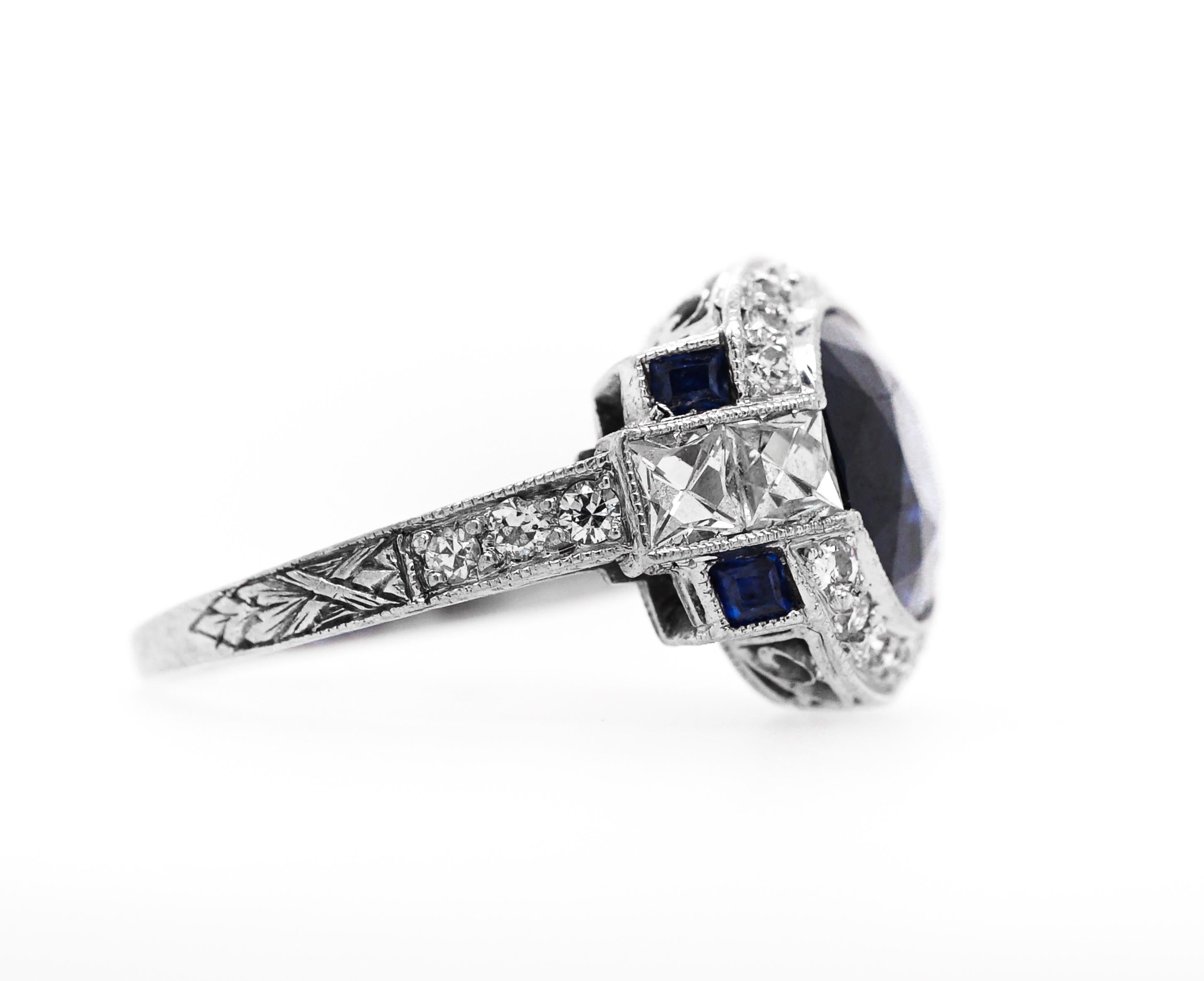 Platinum and Sapphire and Diamond Ring In Excellent Condition For Sale In New York, NY