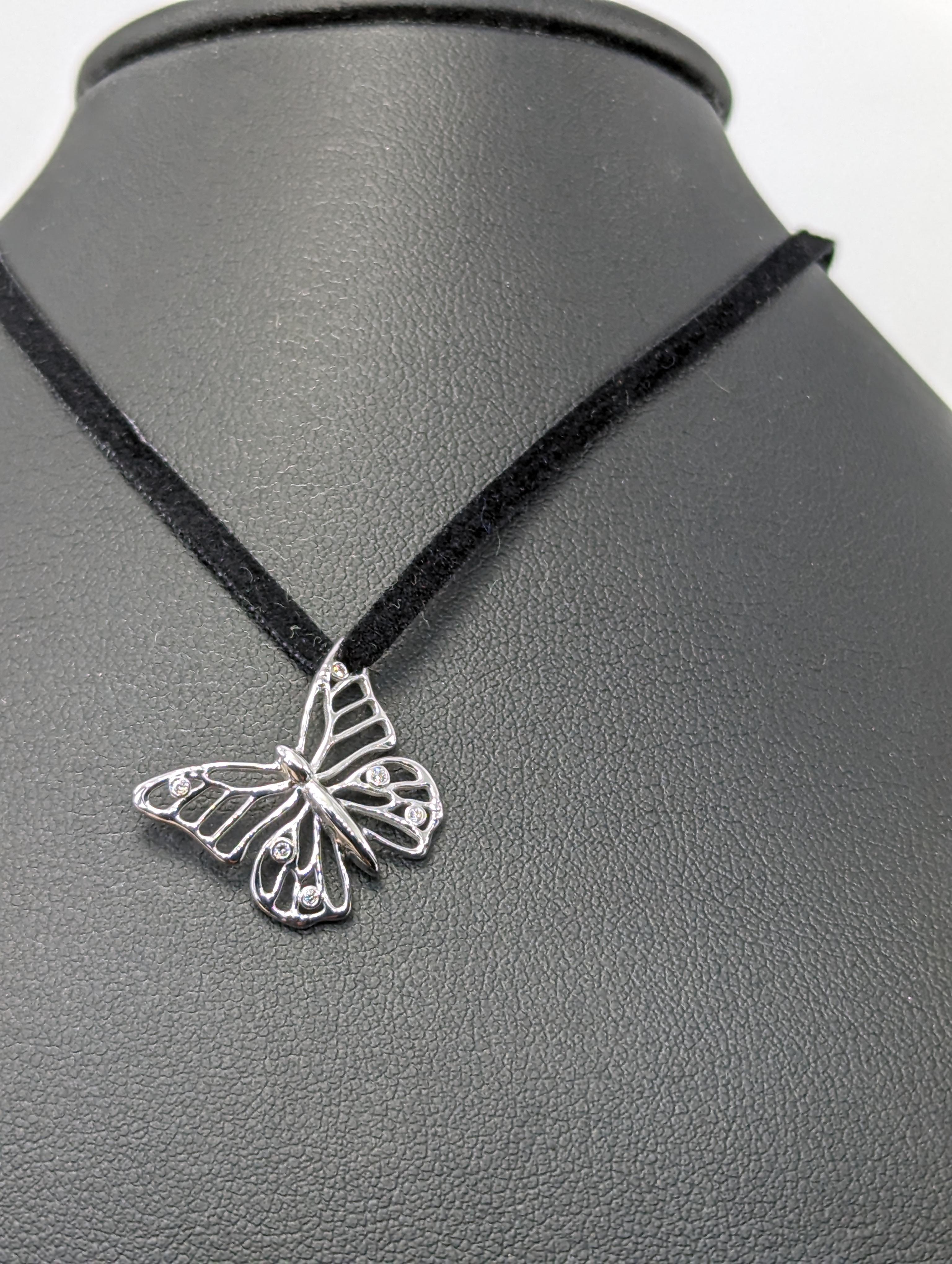 Collier pendentif papillon en argent sterling de 20 mm et diamants certifiés GIA en vente 1
