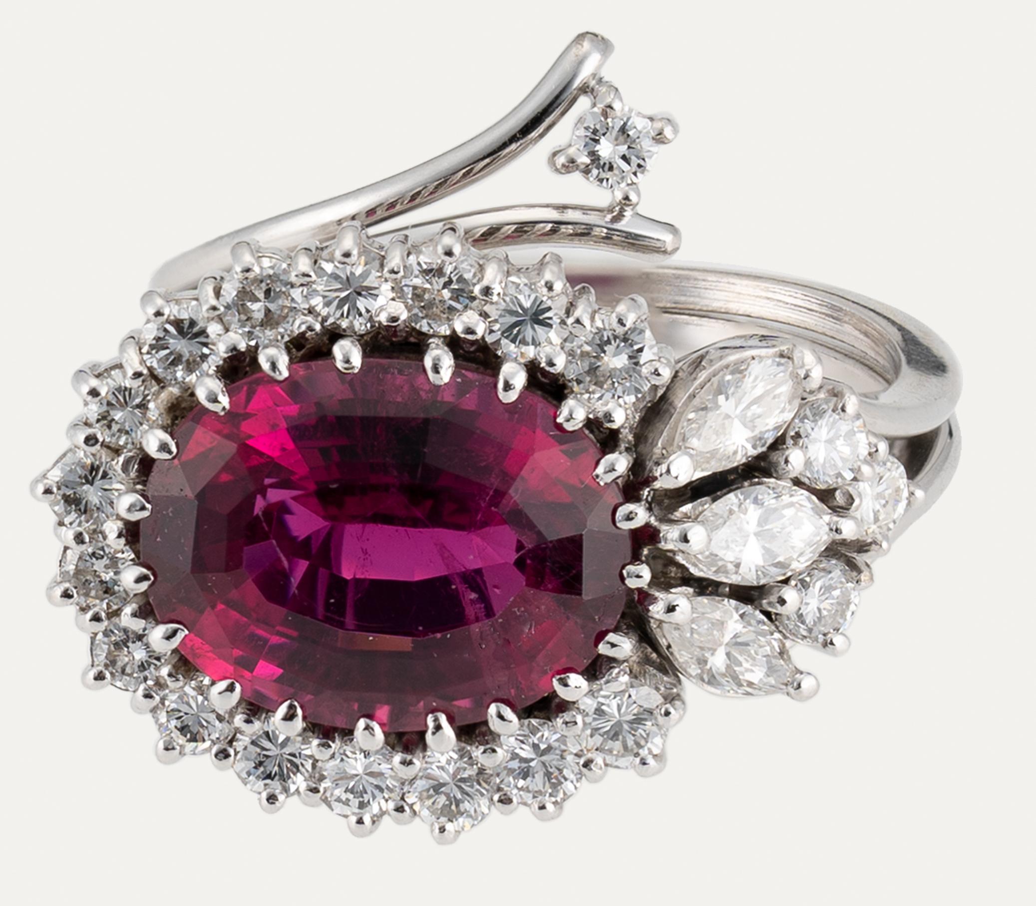 Platinum and White Gold Ring with Pink Tourmaline and Diamonds For Sale 3
