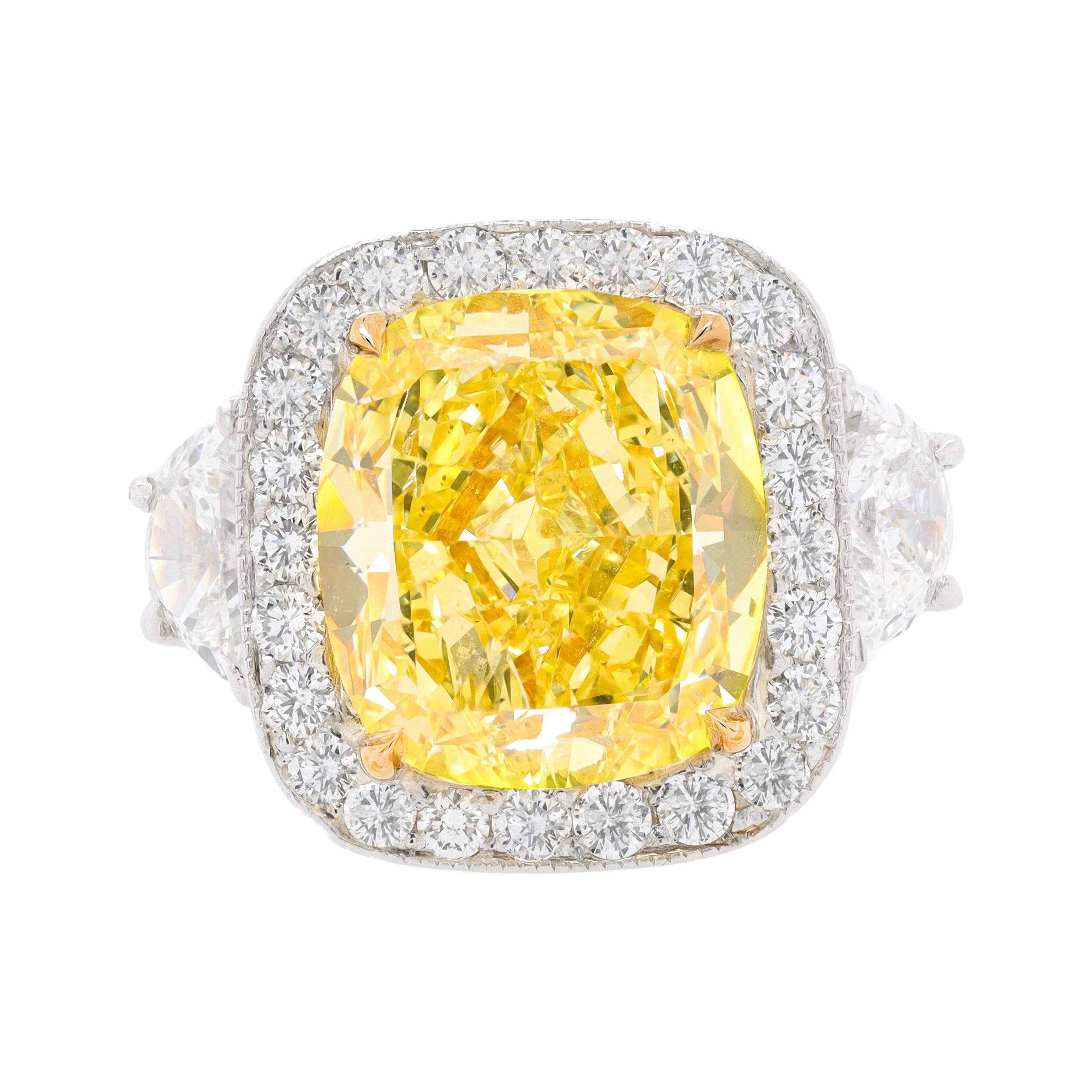 Platinum and Yellow Gold Engagement Ring with Diamonds