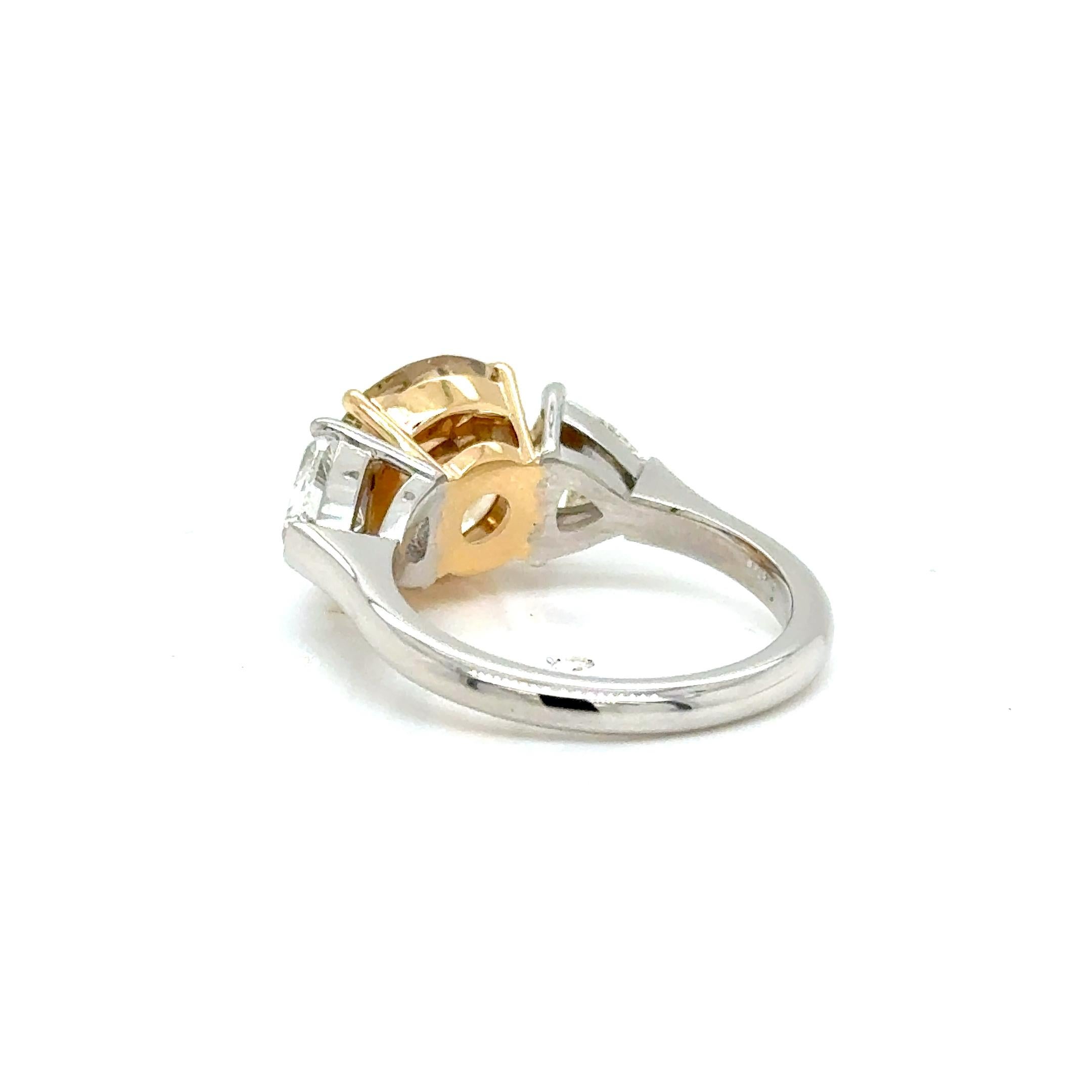Platinum and Yellow Gold Ring Fancy Yellow 3.21 cts GIA and 2 trillion 1.20 cts For Sale 3
