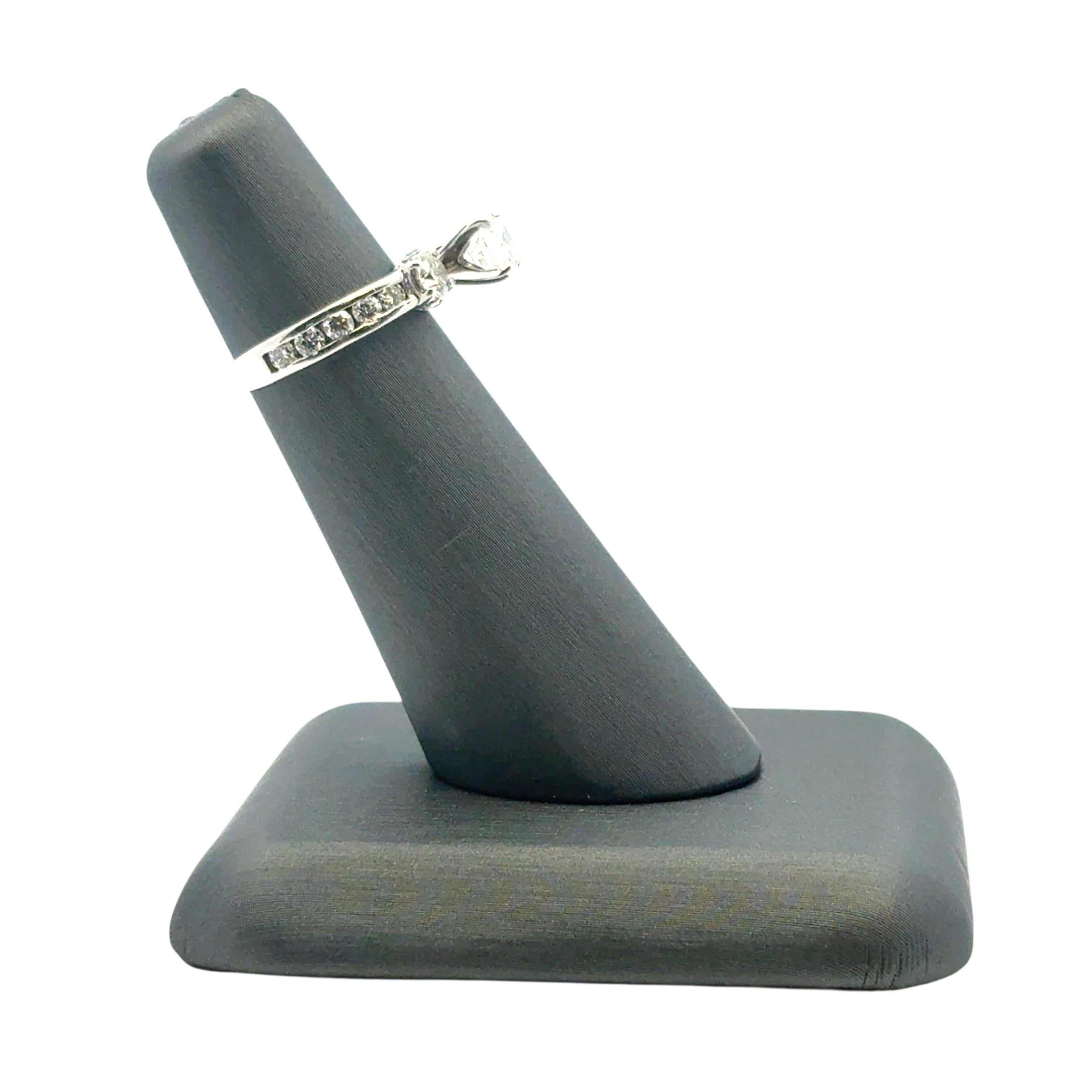 Anello di fidanzamento in platino con diamante rotondo naturale di circa 1,36 carati in vendita 5