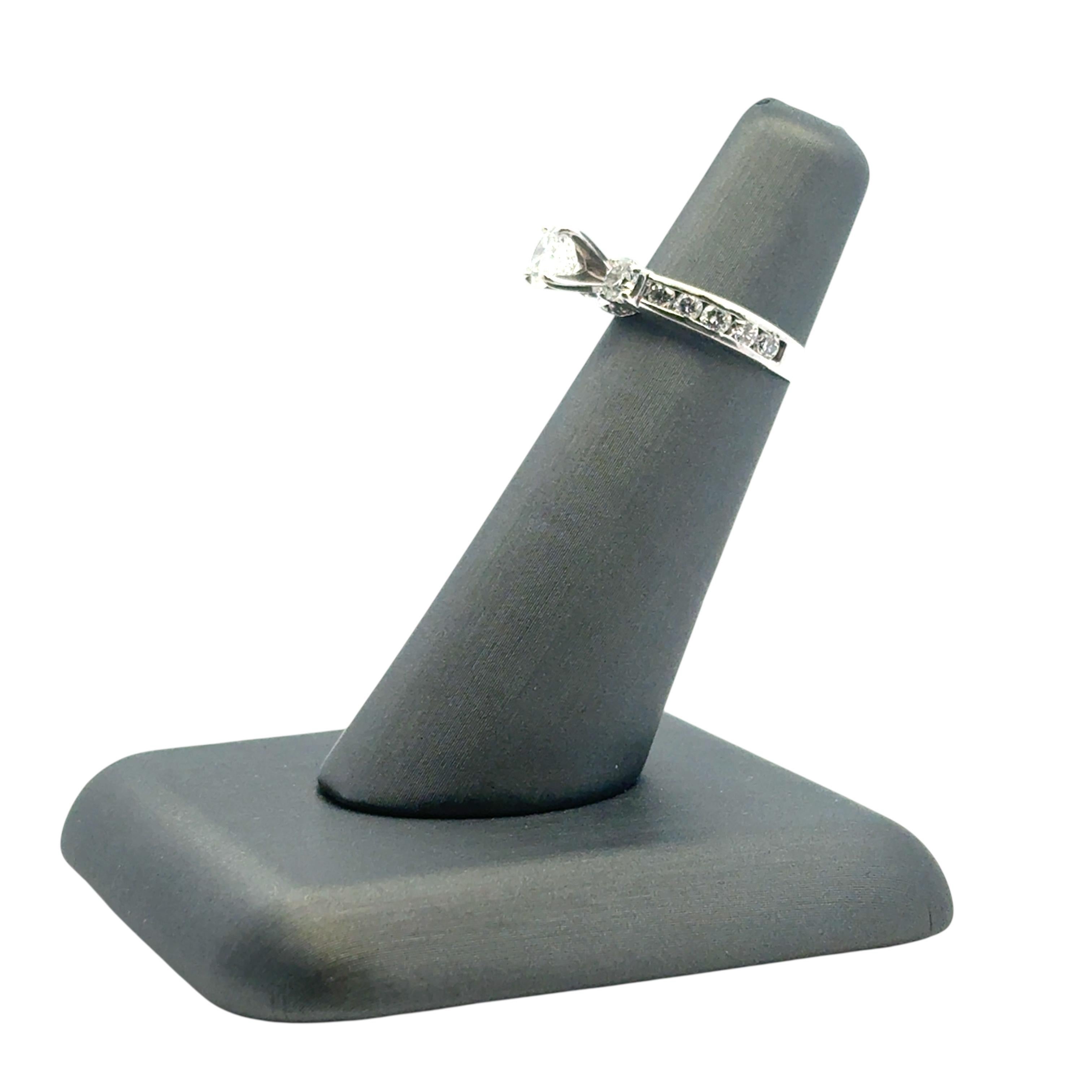 Anello di fidanzamento in platino con diamante rotondo naturale di circa 1,36 carati in vendita 6