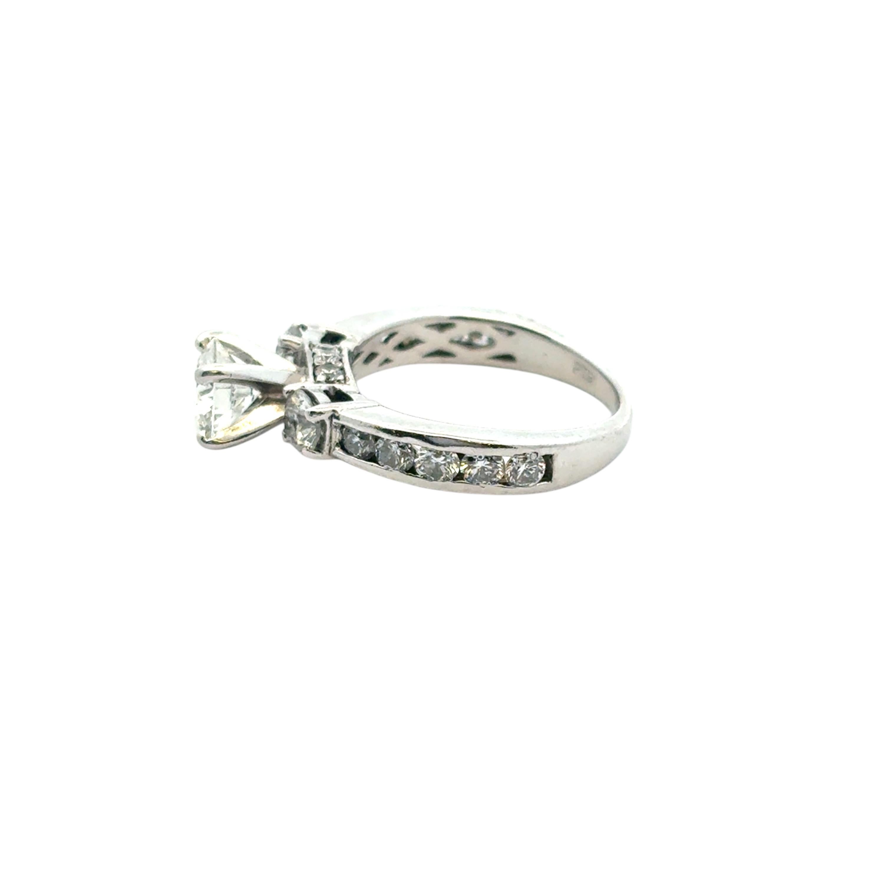 Anello di fidanzamento in platino con diamante rotondo naturale di circa 1,36 carati in vendita 11