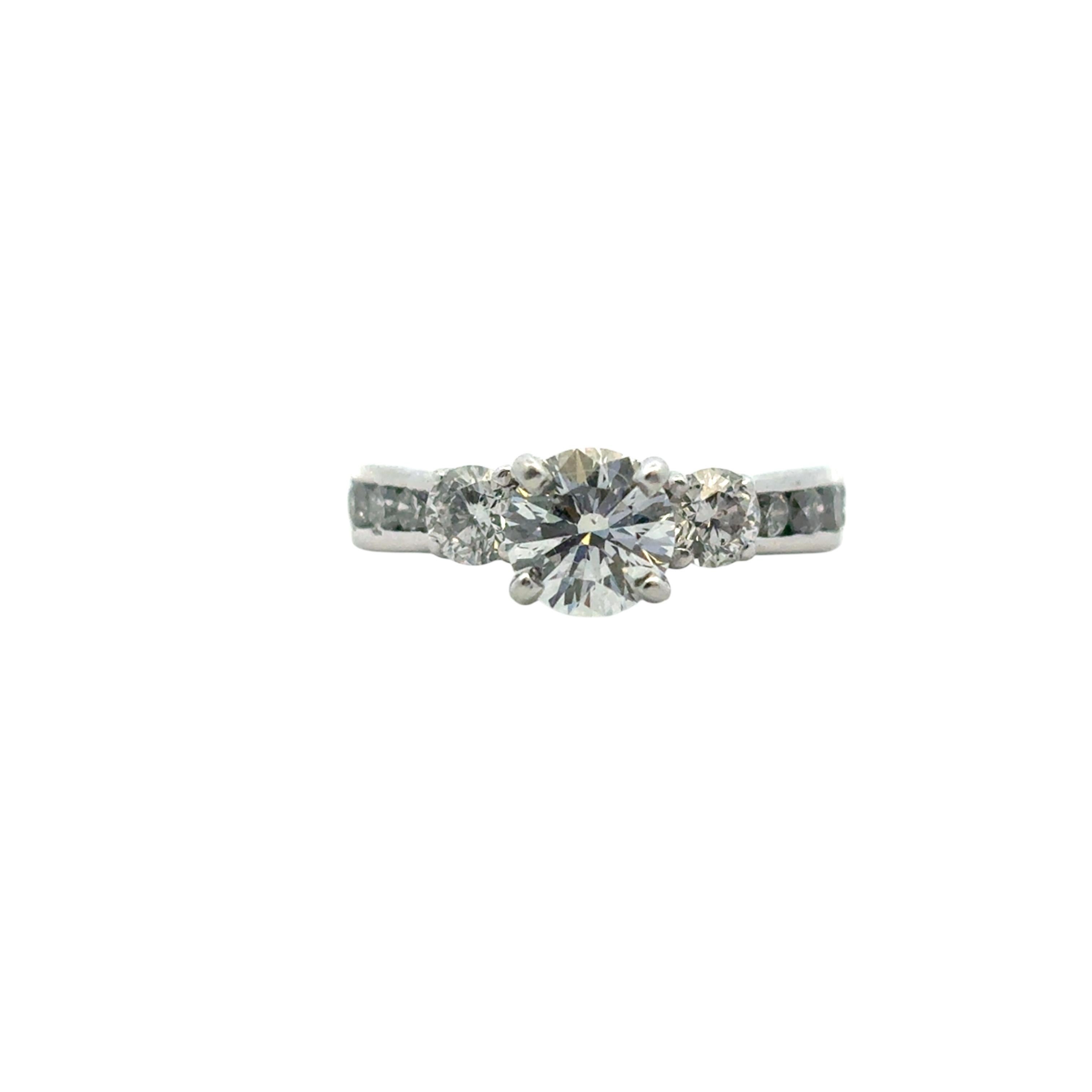 Anello di fidanzamento in platino con diamante rotondo naturale di circa 1,36 carati

Questo splendido anello di fidanzamento in platino con diamante è in ottime condizioni ed è pronto per essere spedito!

Stile: Anello di fidanzamento
Materiale:
