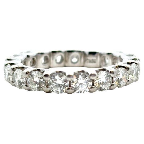 Anello di eternità in platino con diamante rotondo naturale da circa 2,09 ct.