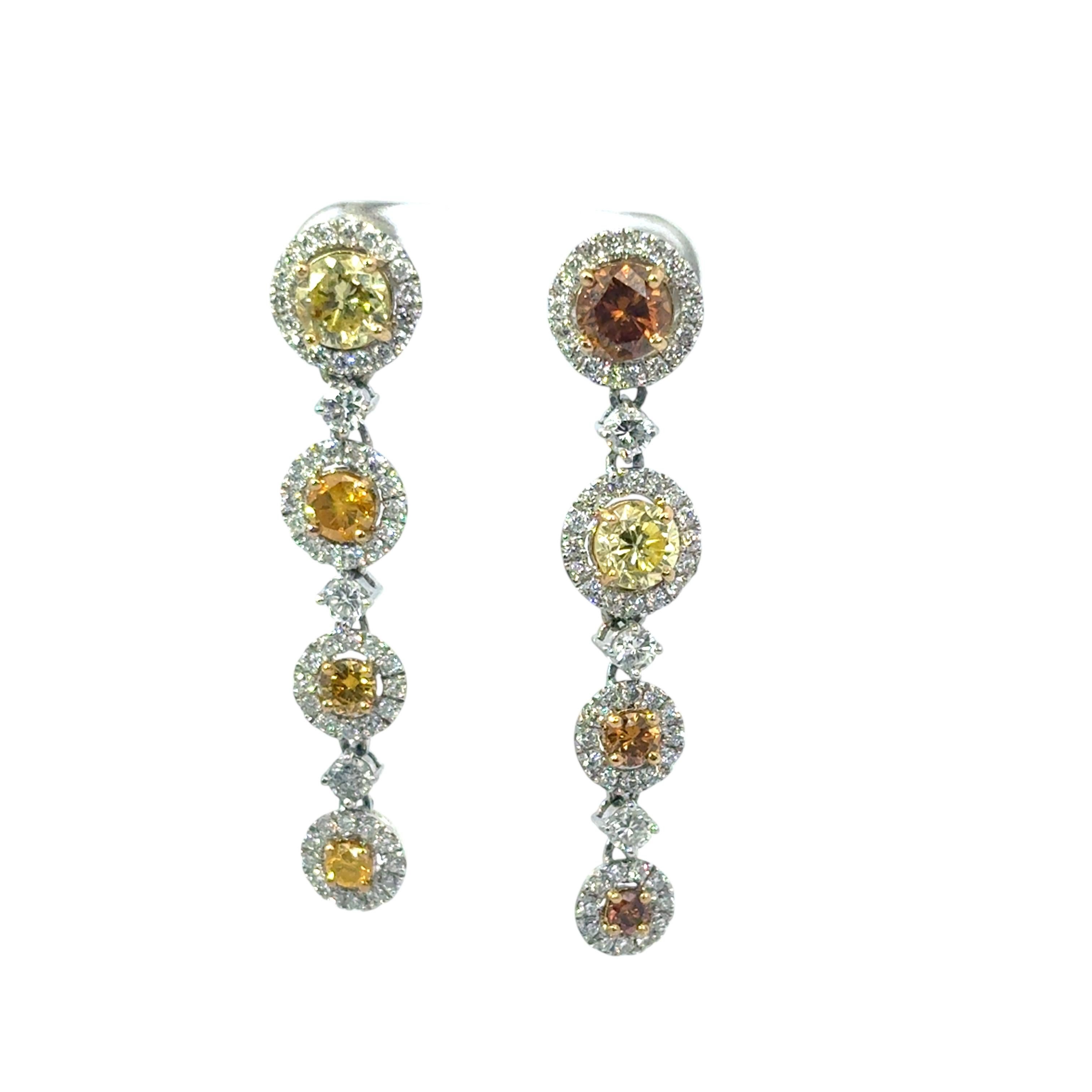 Platin ca. 3,63 ctw natürlicher farbiger Diamant mit weißem Halo Ohrhänger im Zustand „Hervorragend“ im Angebot in Boca Raton, FL