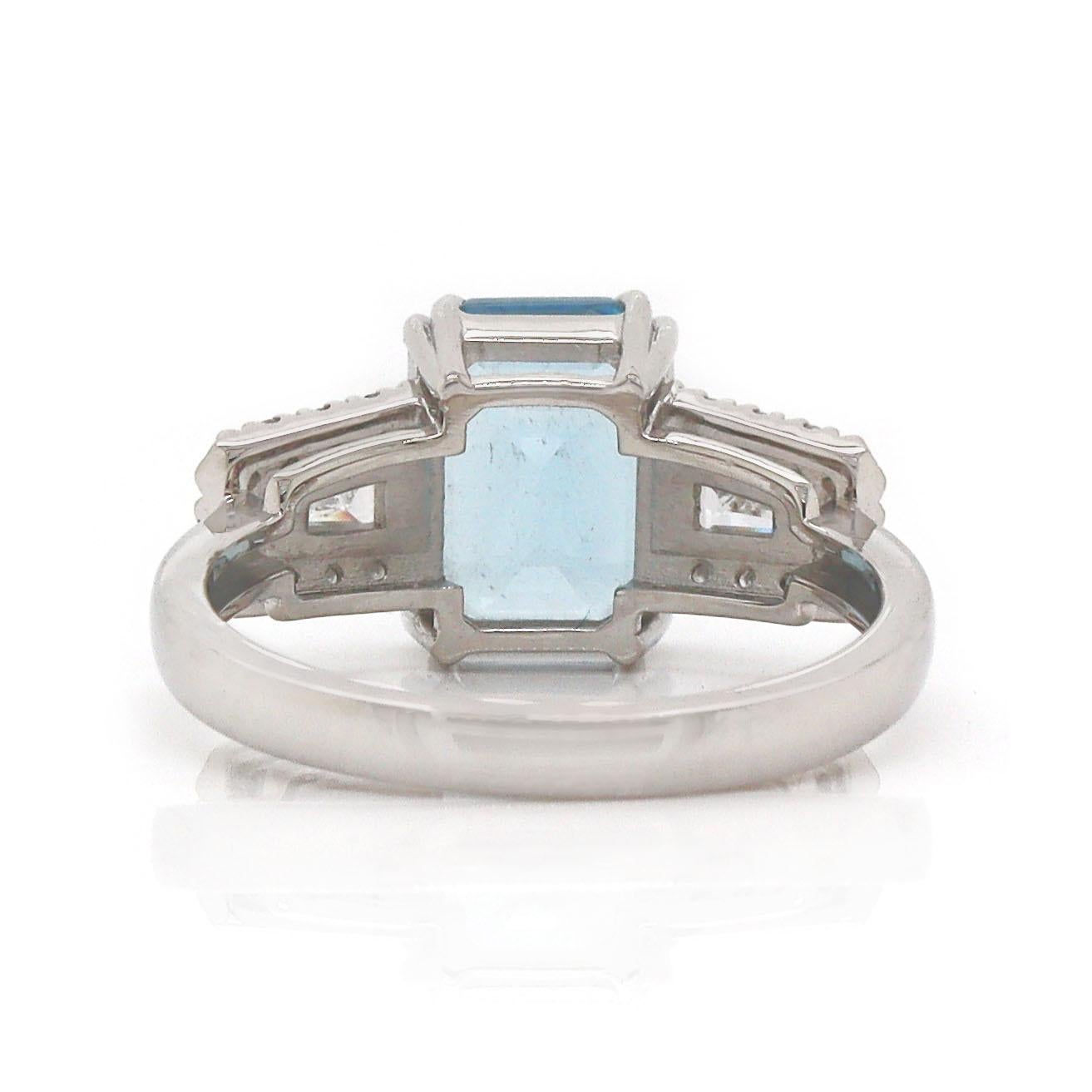 Platin Aquamarin und Diamant Kleidring (Zeitgenössisch) im Angebot