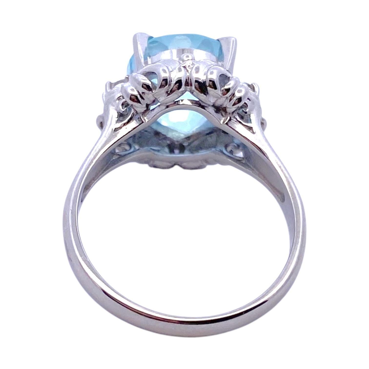 Contemporary Platinum Aquamarine and Diamond Ring For Sale