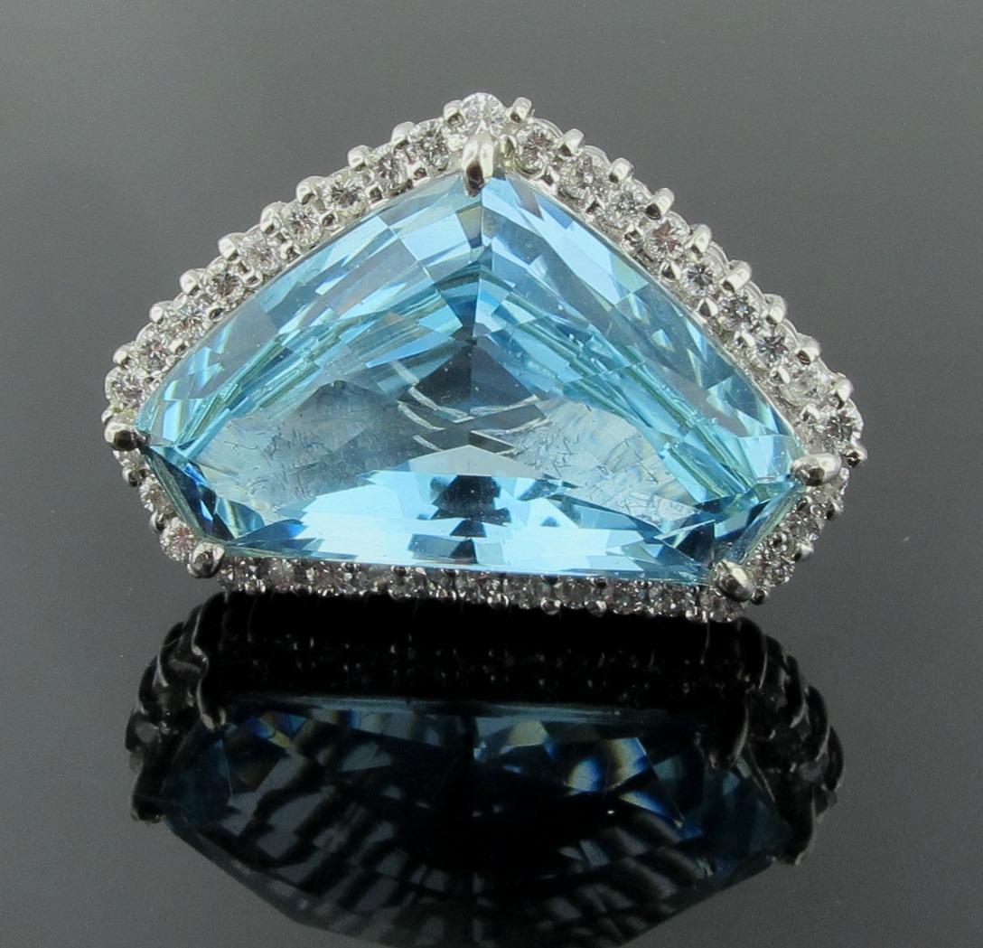 Round Cut Platinum Aquamarine and Diamond Ring For Sale