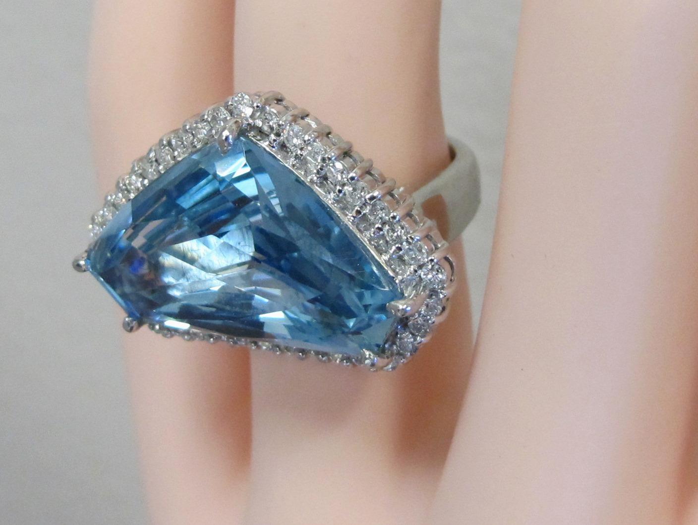 Platinum Aquamarine and Diamond Ring For Sale 3