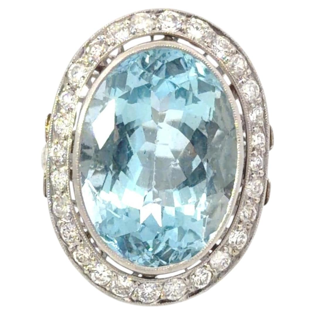 Ovaler Ring aus Platin mit Aquamarin und Diamanten