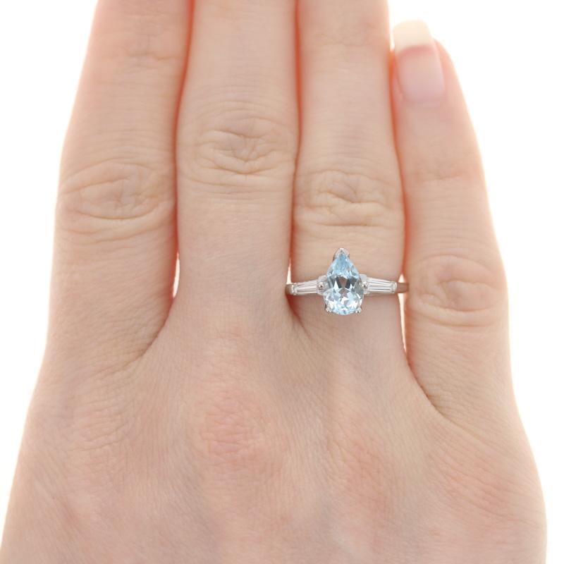 Taille poire Bague de fiançailles en platine, aigue-marine et diamants 900 poire 1,45 ctw, taille 5 1/2 en vente