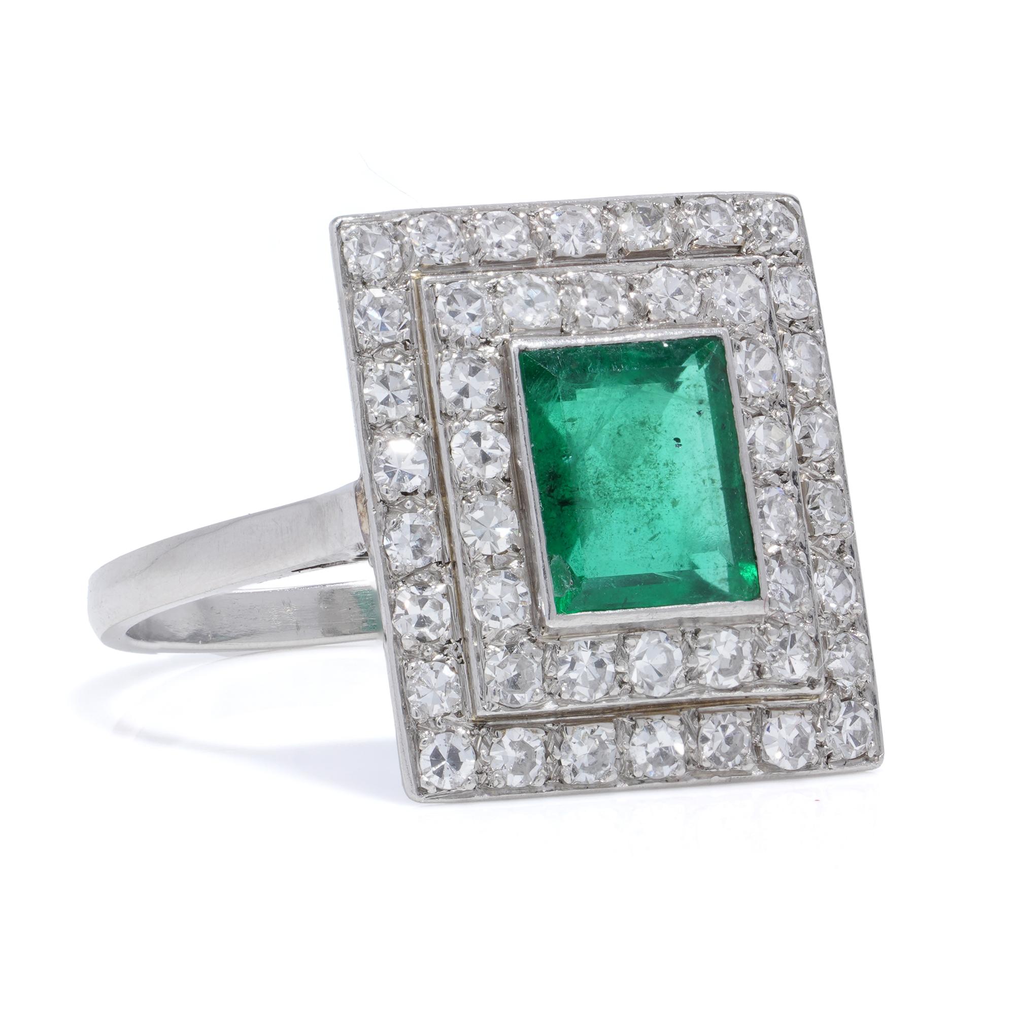 Donna Platino Art Deco 0,90 carati di smeraldo e diamante a due file. in vendita