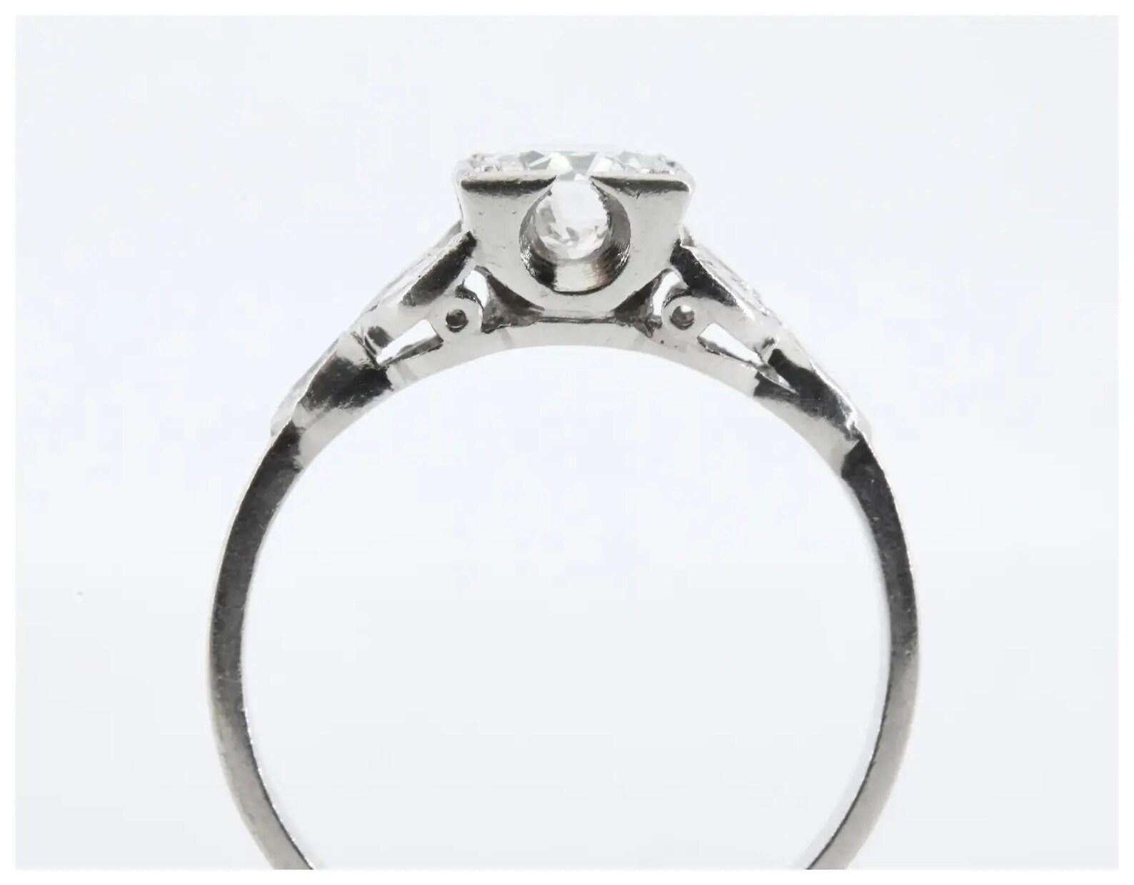 Women's Platinum Art Deco 1.17ctw European & Marquise Cut Diamond Ring For Sale