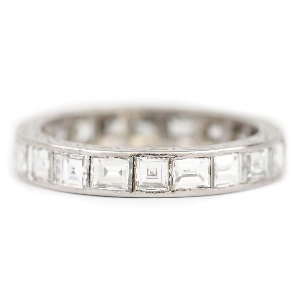 Platin Art Deco 2::30ct Asscher & Smaragdschliff Diamant Voll Eternity Ring c.1930 im Zustand „Gut“ in Lancashire, Oldham