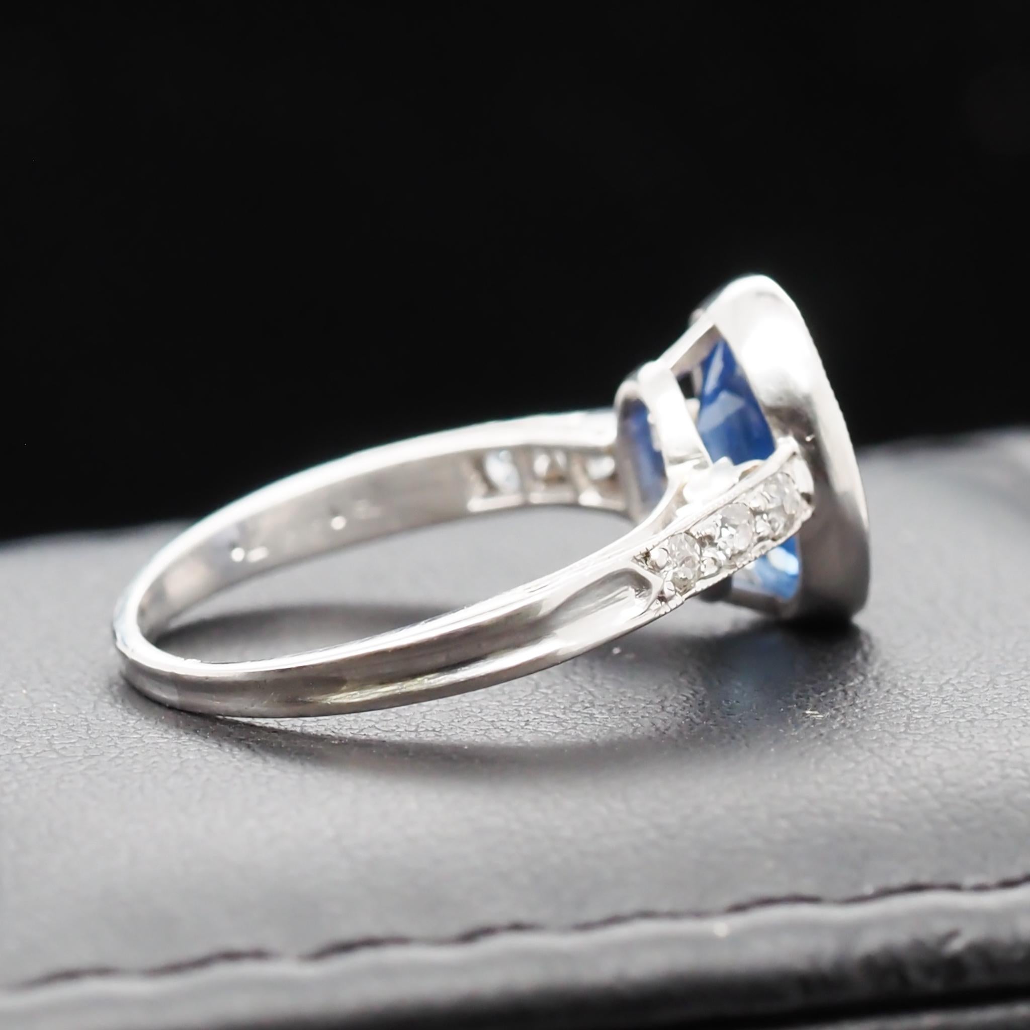 Platinum Art Deco 2.42 Carat Unheated GIA Sapphire Engagement Ring In Good Condition For Sale In Atlanta, GA